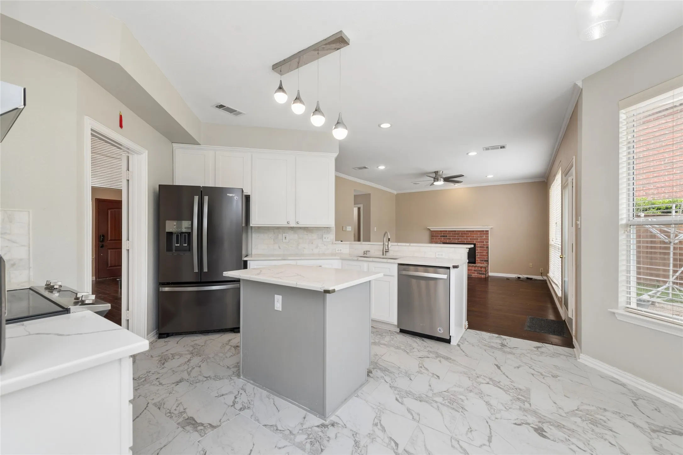 Single Family Residence For Rent in Dallas County , 937 Parker Drive, Coppell, Texas 75019, 3 Bedroom, 3 Bathroom, 2 Garage spaces, 2,110 Sqft, built in 1994, mls#21396464, Real Estate Agent in Coppell, Homes For Rent in Dallas county, Homes For Rent in Coppell, Realtor in Coppell Texas, Real Estate Brokerage Independent Realty Texas, Luminita Cordes Realtor