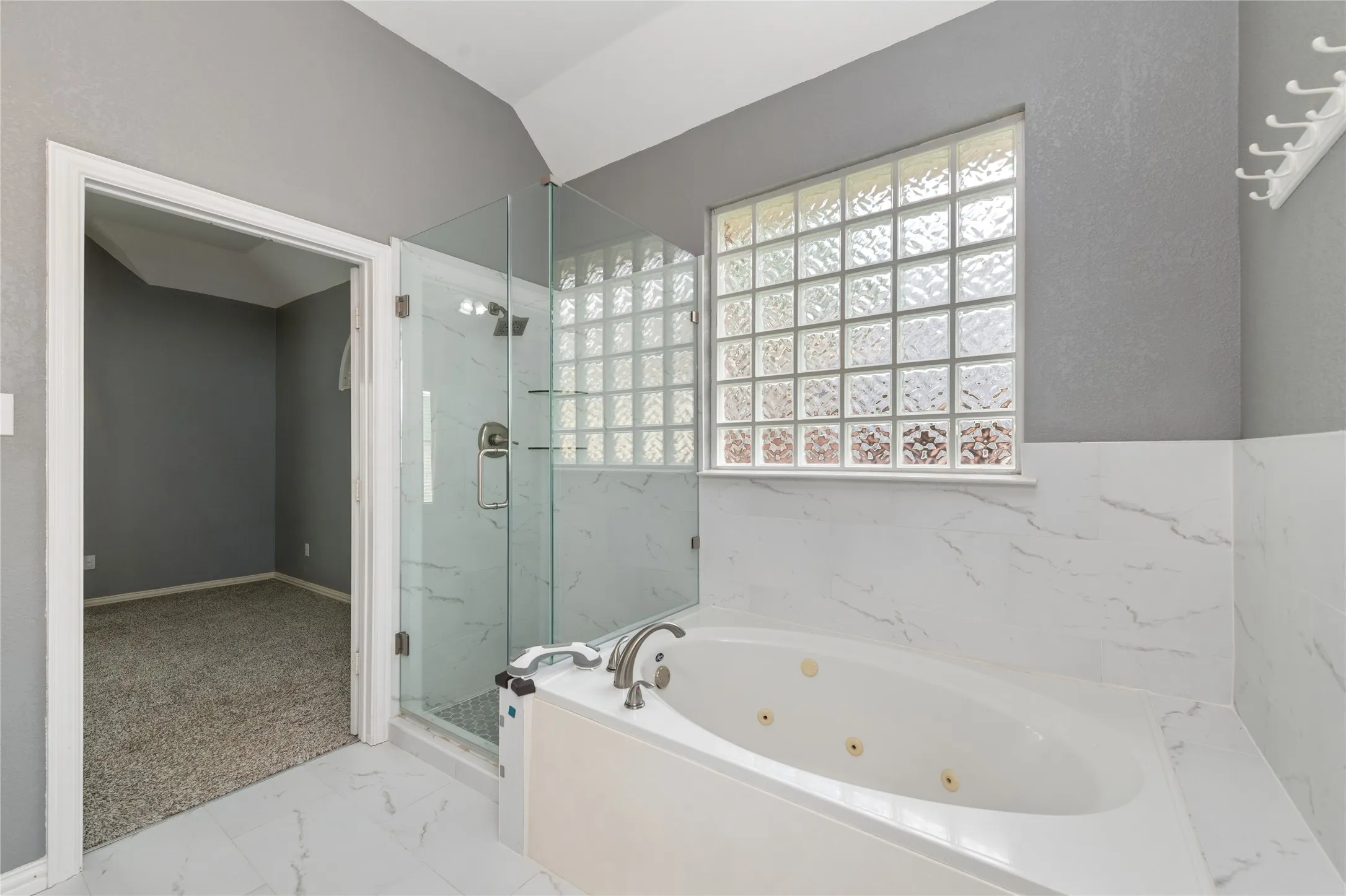 Single Family Residence For Rent in Dallas County , 937 Parker Drive, Coppell, Texas 75019, 3 Bedroom, 3 Bathroom, 2 Garage spaces, 2,110 Sqft, built in 1994, mls#21396464, Real Estate Agent in Coppell, Homes For Rent in Dallas county, Homes For Rent in Coppell, Realtor in Coppell Texas, Real Estate Brokerage Independent Realty Texas, Luminita Cordes Realtor