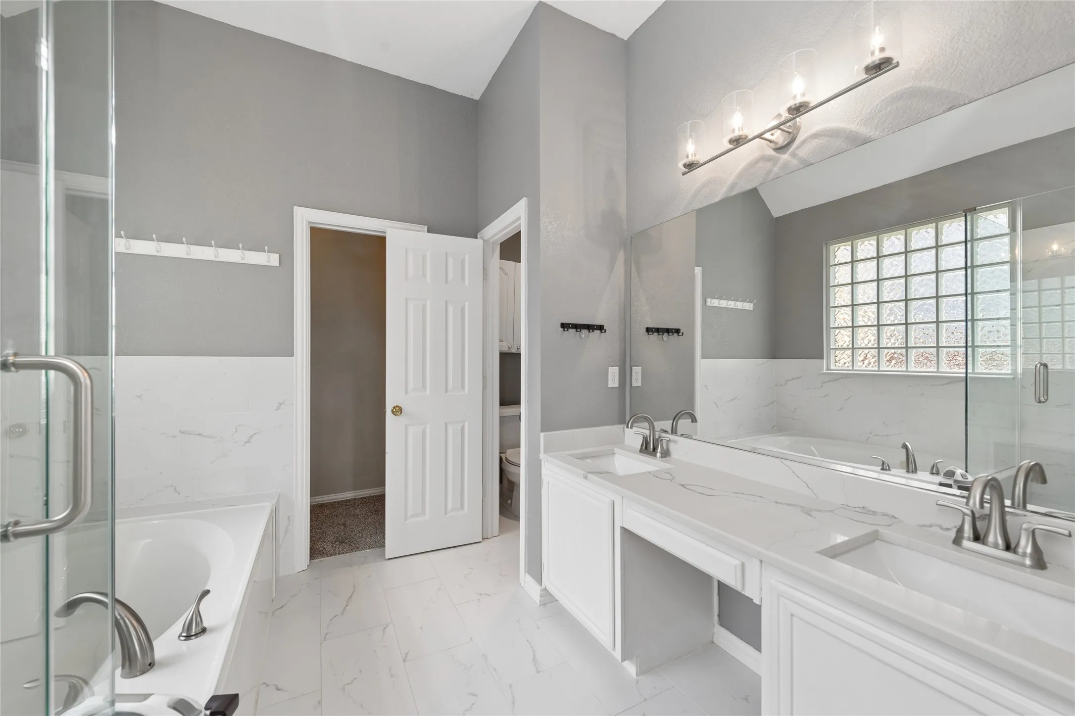 Single Family Residence For Rent in Dallas County , 937 Parker Drive, Coppell, Texas 75019, 3 Bedroom, 3 Bathroom, 2 Garage spaces, 2,110 Sqft, built in 1994, mls#21396464, Real Estate Agent in Coppell, Homes For Rent in Dallas county, Homes For Rent in Coppell, Realtor in Coppell Texas, Real Estate Brokerage Independent Realty Texas, Luminita Cordes Realtor