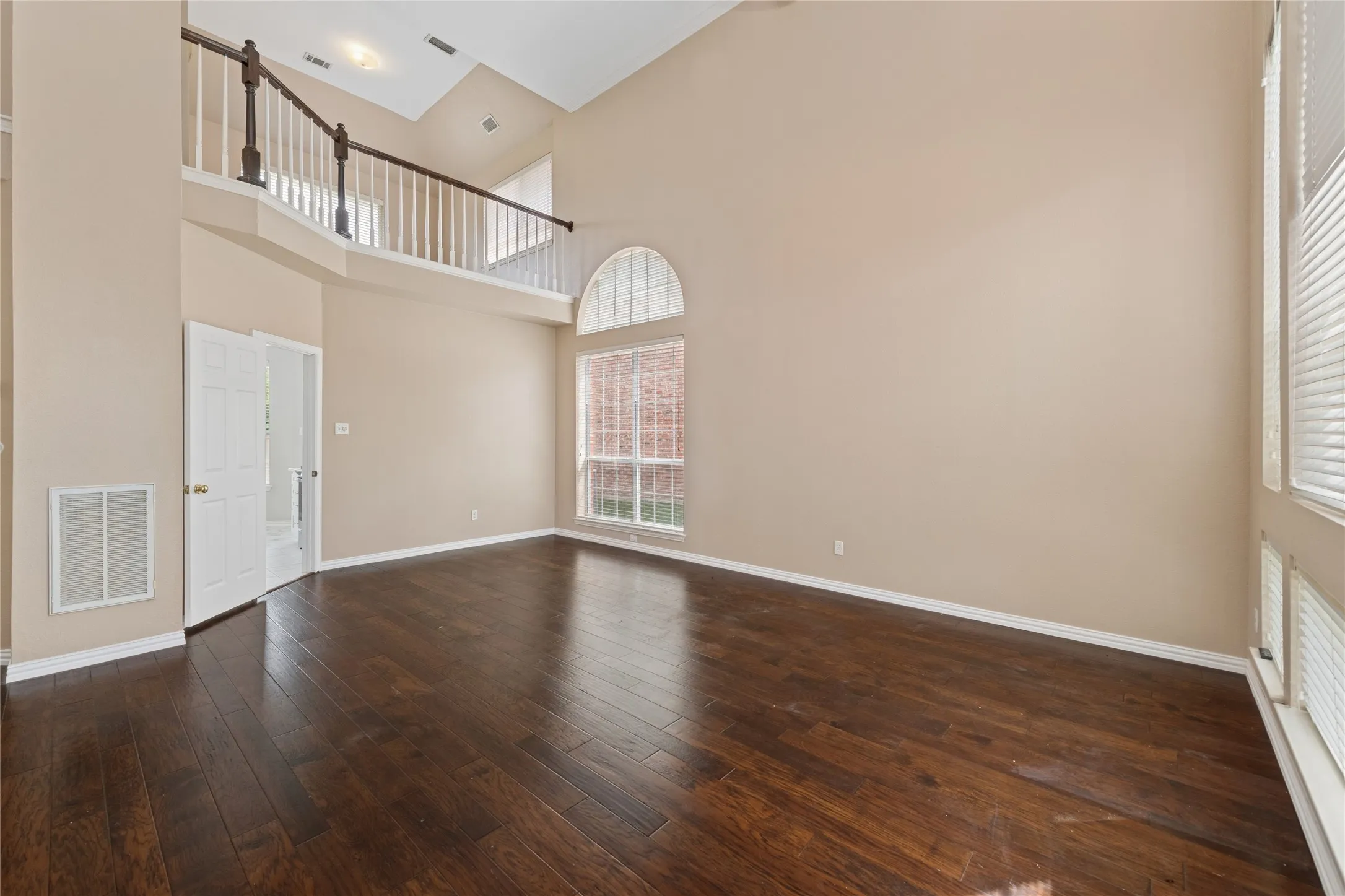 Single Family Residence For Rent in Dallas County , 937 Parker Drive, Coppell, Texas 75019, 3 Bedroom, 3 Bathroom, 2 Garage spaces, 2,110 Sqft, built in 1994, mls#21396464, Real Estate Agent in Coppell, Homes For Rent in Dallas county, Homes For Rent in Coppell, Realtor in Coppell Texas, Real Estate Brokerage Independent Realty Texas, Luminita Cordes Realtor
