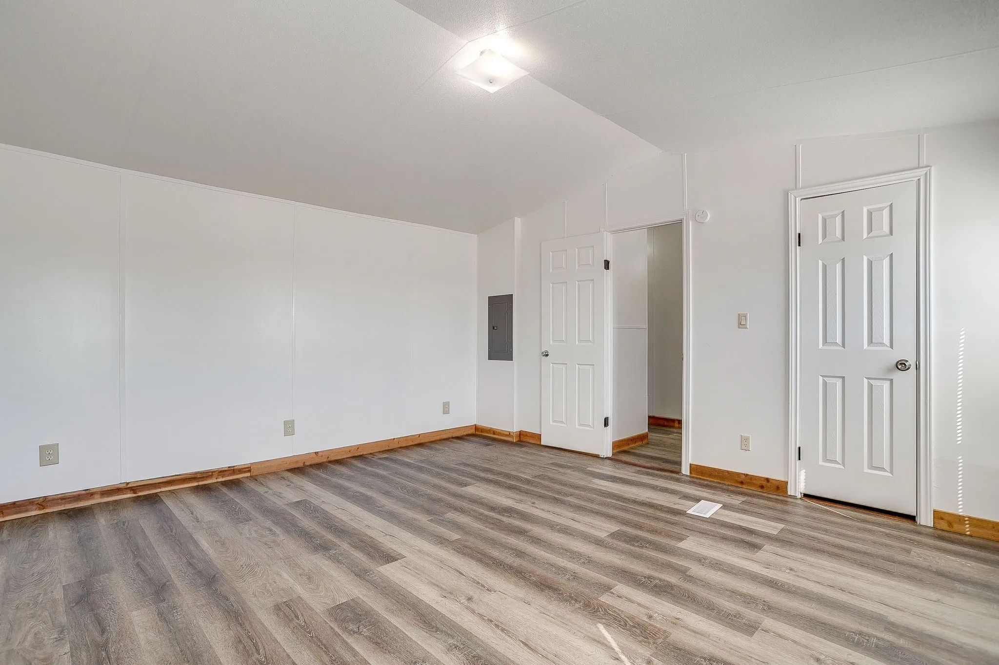 Manufactured Home For Rent in Hill County , 4252 FM 67, Grandview, Texas 76050, 3 Bedroom, 2 Bathroom, Garage spaces, 1,216 Sqft, built in 1995, mls#21396454, Real Estate Agent in Grandview, Homes For Rent in Hill county, Homes For Rent in Grandview, Realtor in Grandview Texas, Real Estate Brokerage Independent Realty Texas, Luminita Cordes Realtor