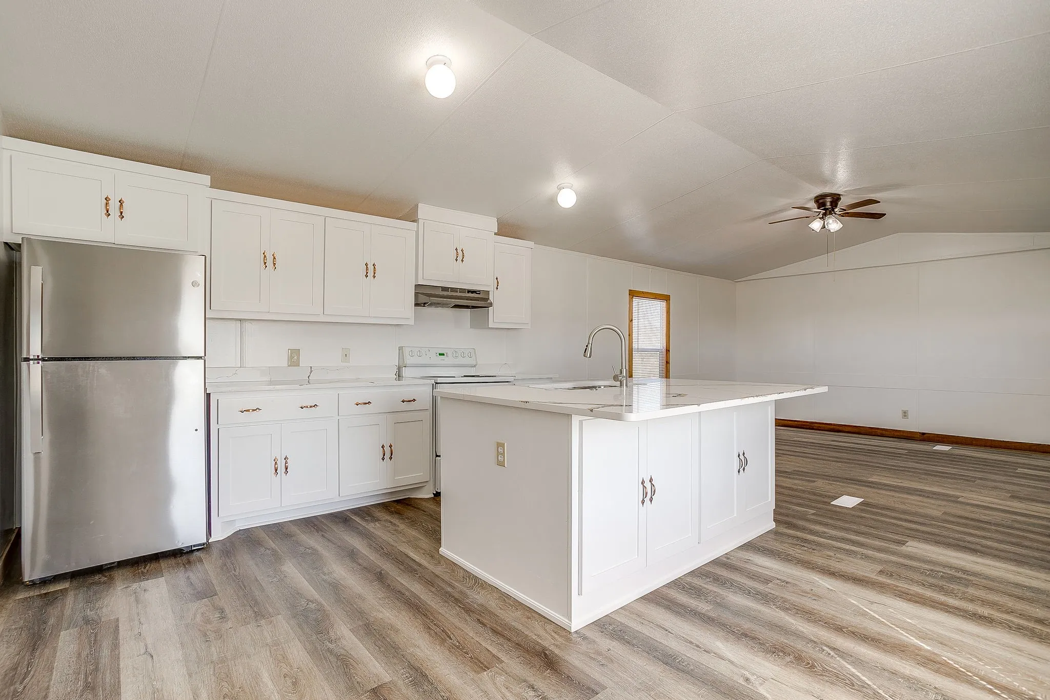 Manufactured Home For Rent in Hill County , 4252 FM 67, Grandview, Texas 76050, 3 Bedroom, 2 Bathroom, Garage spaces, 1,216 Sqft, built in 1995, mls#21396454, Real Estate Agent in Grandview, Homes For Rent in Hill county, Homes For Rent in Grandview, Realtor in Grandview Texas, Real Estate Brokerage Independent Realty Texas, Luminita Cordes Realtor