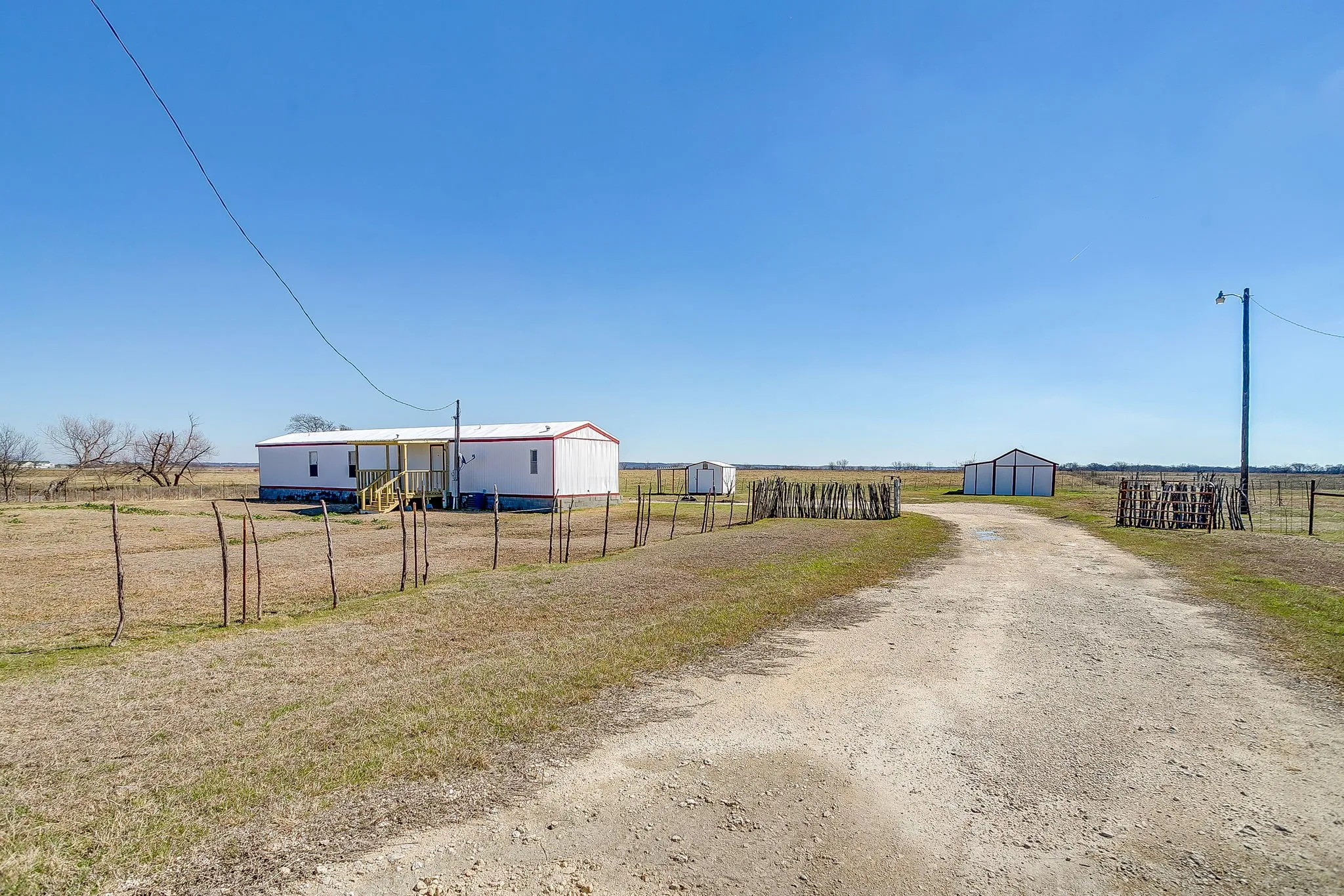 Manufactured Home For Rent in Hill County , 4252 FM 67, Grandview, Texas 76050, 3 Bedroom, 2 Bathroom, Garage spaces, 1,216 Sqft, built in 1995, mls#21396454, Real Estate Agent in Grandview, Homes For Rent in Hill county, Homes For Rent in Grandview, Realtor in Grandview Texas, Real Estate Brokerage Independent Realty Texas, Luminita Cordes Realtor