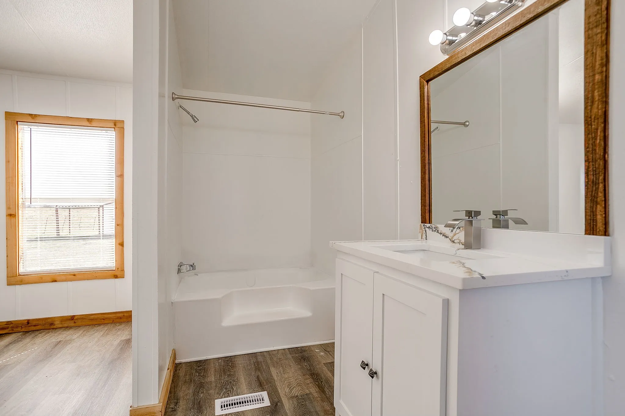 Manufactured Home For Rent in Hill County , 4252 FM 67, Grandview, Texas 76050, 3 Bedroom, 2 Bathroom, Garage spaces, 1,216 Sqft, built in 1995, mls#21396454, Real Estate Agent in Grandview, Homes For Rent in Hill county, Homes For Rent in Grandview, Realtor in Grandview Texas, Real Estate Brokerage Independent Realty Texas, Luminita Cordes Realtor