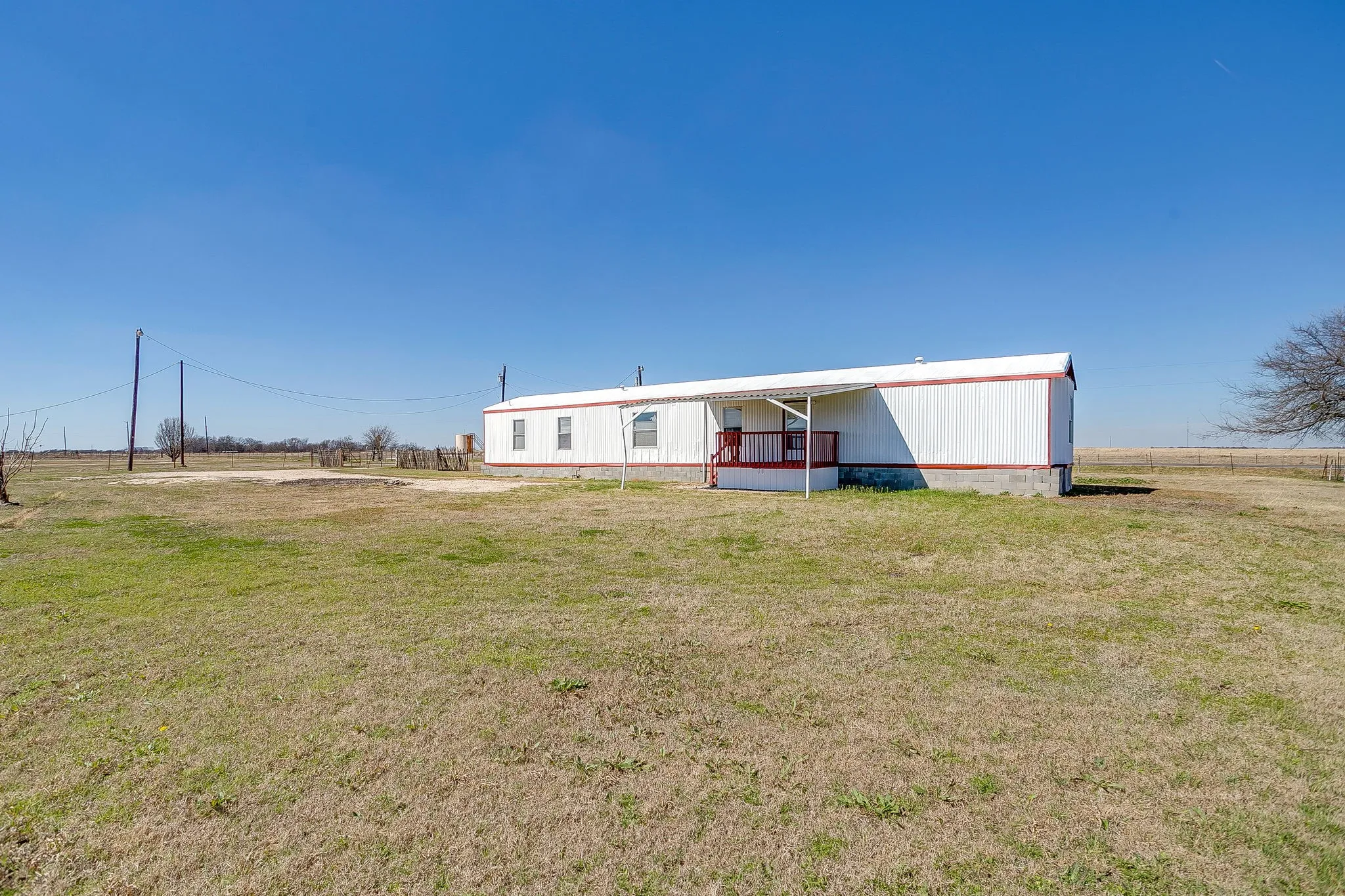 Manufactured Home For Rent in Hill County , 4252 FM 67, Grandview, Texas 76050, 3 Bedroom, 2 Bathroom, Garage spaces, 1,216 Sqft, built in 1995, mls#21396454, Real Estate Agent in Grandview, Homes For Rent in Hill county, Homes For Rent in Grandview, Realtor in Grandview Texas, Real Estate Brokerage Independent Realty Texas, Luminita Cordes Realtor