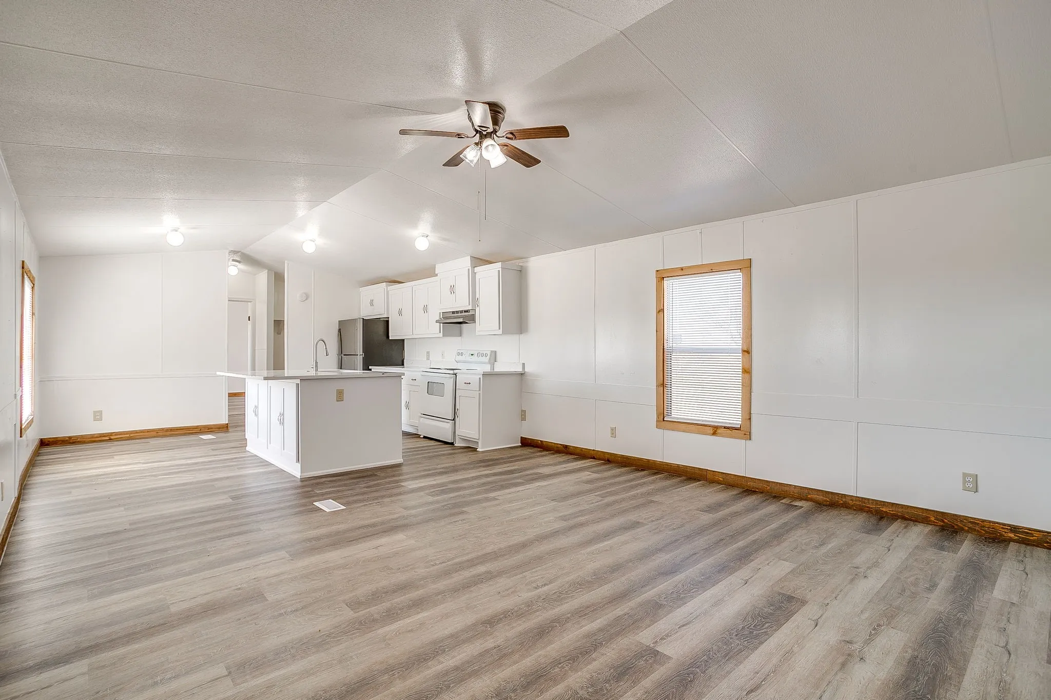 Manufactured Home For Rent in Hill County , 4252 FM 67, Grandview, Texas 76050, 3 Bedroom, 2 Bathroom, Garage spaces, 1,216 Sqft, built in 1995, mls#21396454, Real Estate Agent in Grandview, Homes For Rent in Hill county, Homes For Rent in Grandview, Realtor in Grandview Texas, Real Estate Brokerage Independent Realty Texas, Luminita Cordes Realtor