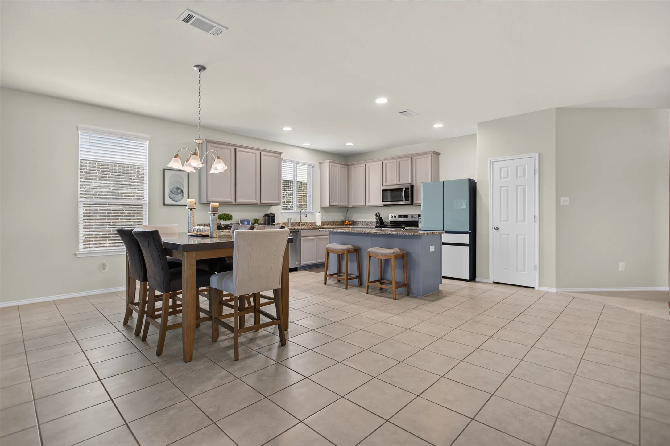 Single Family Residence For Sale in Kaufman County , 2241 Heaton Street, Forney, Texas 75126, 3 Bedroom, 2 Bathroom, 2 Garage spaces, 2,139 Sqft, built in 2018, mls#21392736, Real Estate Agent in Forney, Homes For Sale in Kaufman county, Homes For Sale in Forney, Realtor in Forney Texas, Real Estate Brokerage Independent Realty Texas, Luminita Cordes Realtor