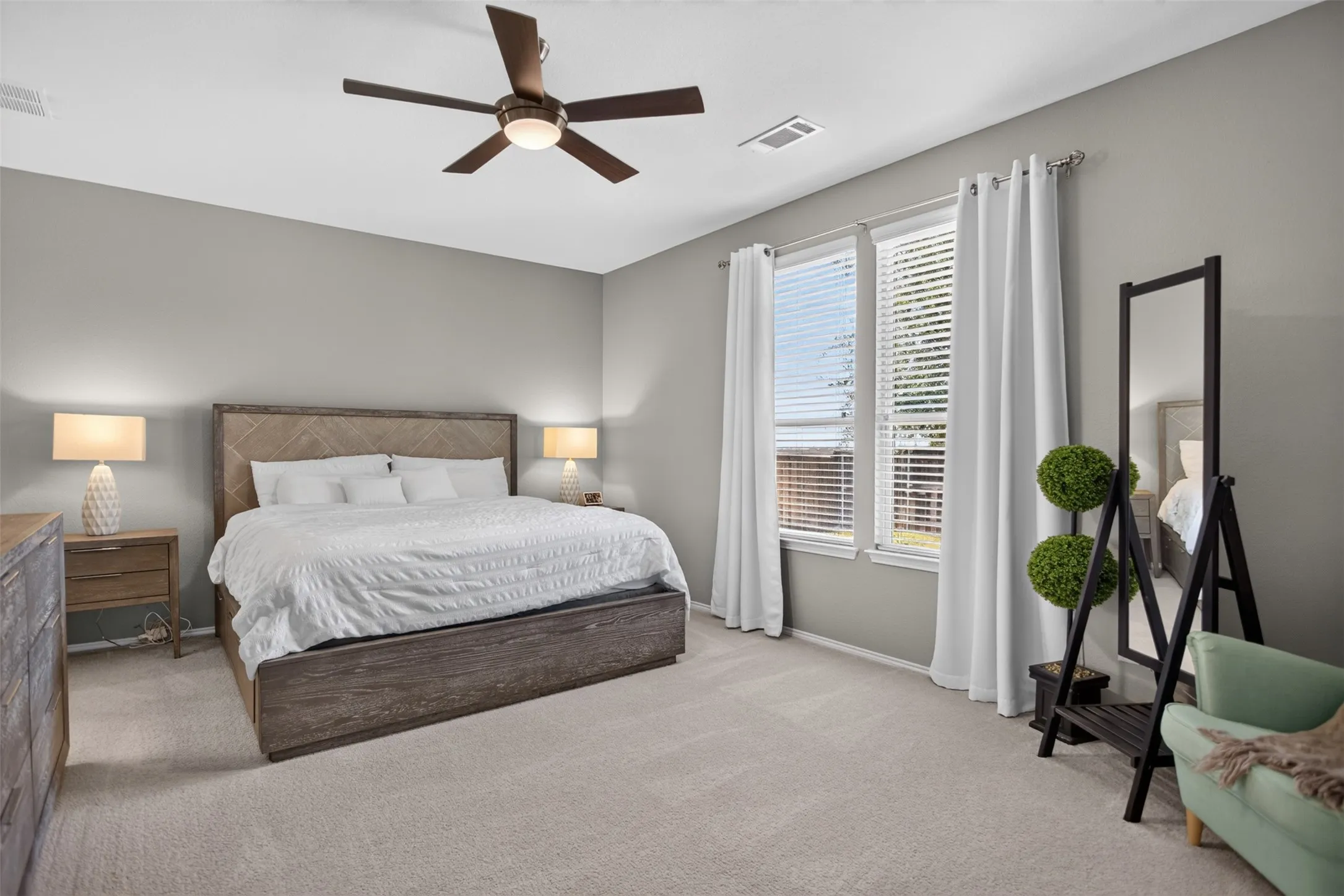 Single Family Residence For Sale in Kaufman County , 2241 Heaton Street, Forney, Texas 75126, 3 Bedroom, 2 Bathroom, 2 Garage spaces, 2,139 Sqft, built in 2018, mls#21392736, Real Estate Agent in Forney, Homes For Sale in Kaufman county, Homes For Sale in Forney, Realtor in Forney Texas, Real Estate Brokerage Independent Realty Texas, Luminita Cordes Realtor