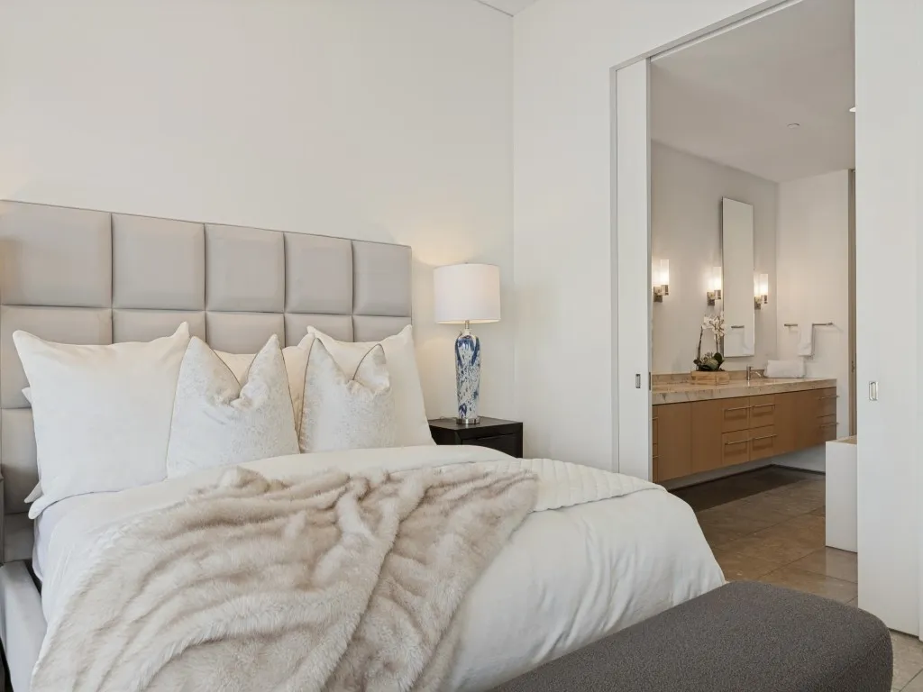 Condominium For Sale in Dallas County , 1717 Arts Plaza 1804, Dallas, Texas 75201, 2 Bedroom, 2 Bathroom, 2 Garage spaces, 1,636 Sqft, built in 2005, mls#21396077, Real Estate Agent in Dallas, Homes For Sale in Dallas county, Homes For Sale in Dallas, Realtor in Dallas Texas, Real Estate Brokerage Independent Realty Texas, Luminita Cordes Realtor