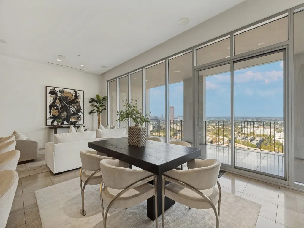 Condominium For Sale in Dallas County , 1717 Arts Plaza 1804, Dallas, Texas 75201, 2 Bedroom, 2 Bathroom, 2 Garage spaces, 1,636 Sqft, built in 2005, mls#21396077, Real Estate Agent in Dallas, Homes For Sale in Dallas county, Homes For Sale in Dallas, Realtor in Dallas Texas, Real Estate Brokerage Independent Realty Texas, Luminita Cordes Realtor