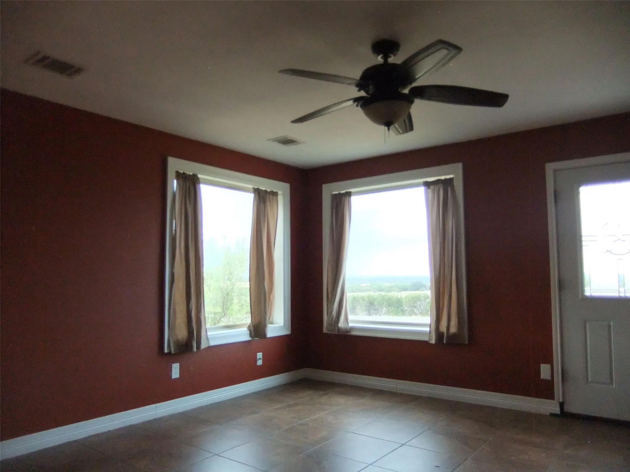 Second apartment private entranceRecessed lighting, ceiling fan, and tiled flooring