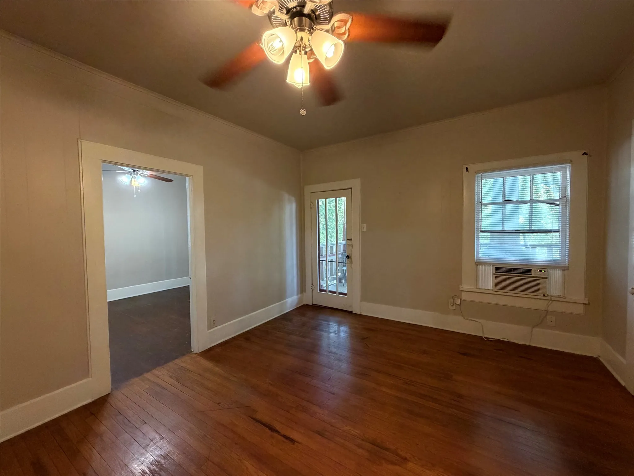 Townhouse For Rent in Denton County , 919 N Austin Street, Denton, Texas 76201, 2 Bedroom, 1 Bathroom, Garage spaces, 1,140 Sqft, built in 1955, mls#21396482, Real Estate Agent in Denton, Homes For Rent in Denton county, Homes For Rent in Denton, Realtor in Denton Texas, Real Estate Brokerage Independent Realty Texas, Luminita Cordes Realtor