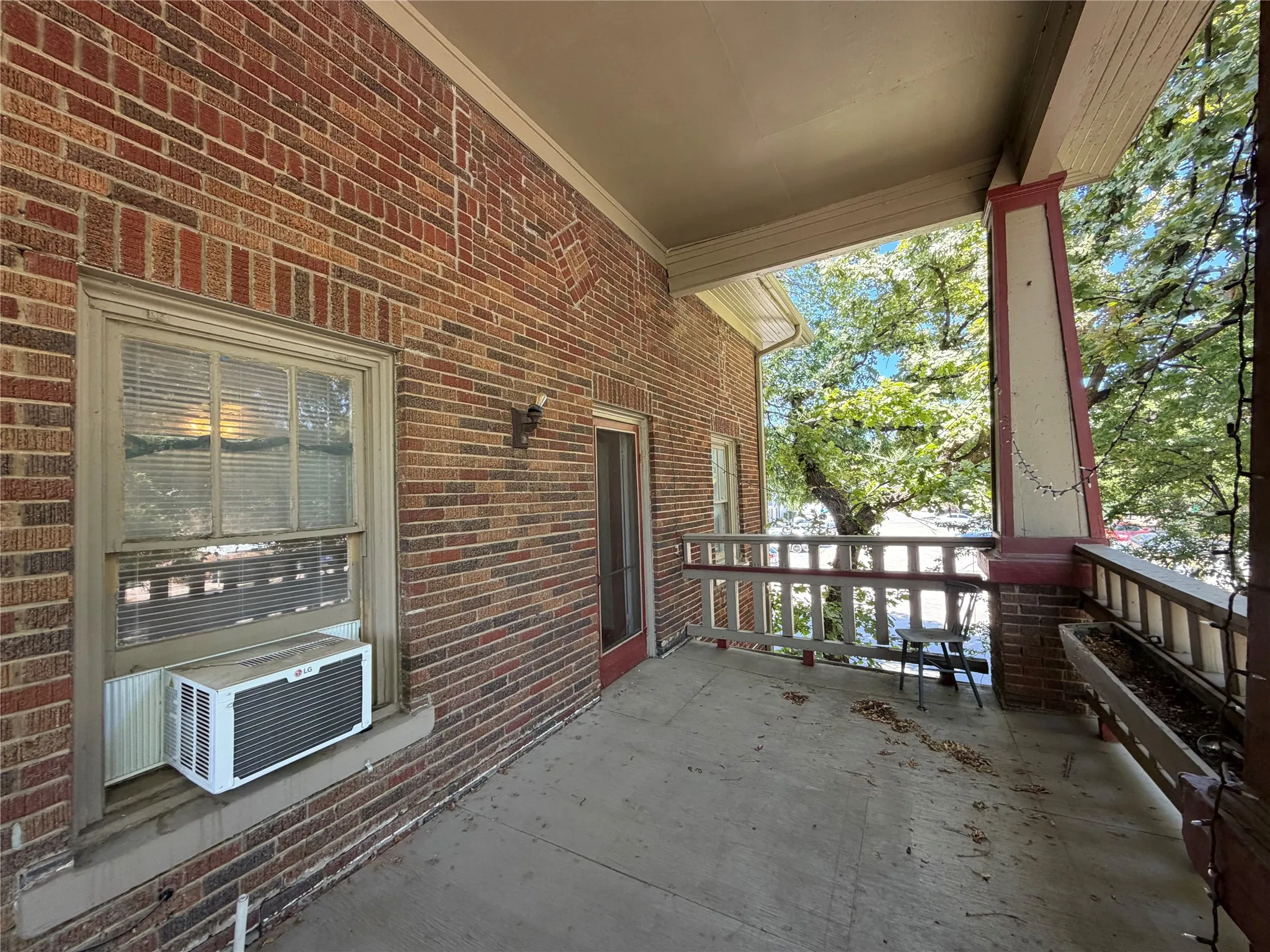Townhouse For Rent in Denton County , 919 N Austin Street, Denton, Texas 76201, 2 Bedroom, 1 Bathroom, Garage spaces, 1,140 Sqft, built in 1955, mls#21396482, Real Estate Agent in Denton, Homes For Rent in Denton county, Homes For Rent in Denton, Realtor in Denton Texas, Real Estate Brokerage Independent Realty Texas, Luminita Cordes Realtor