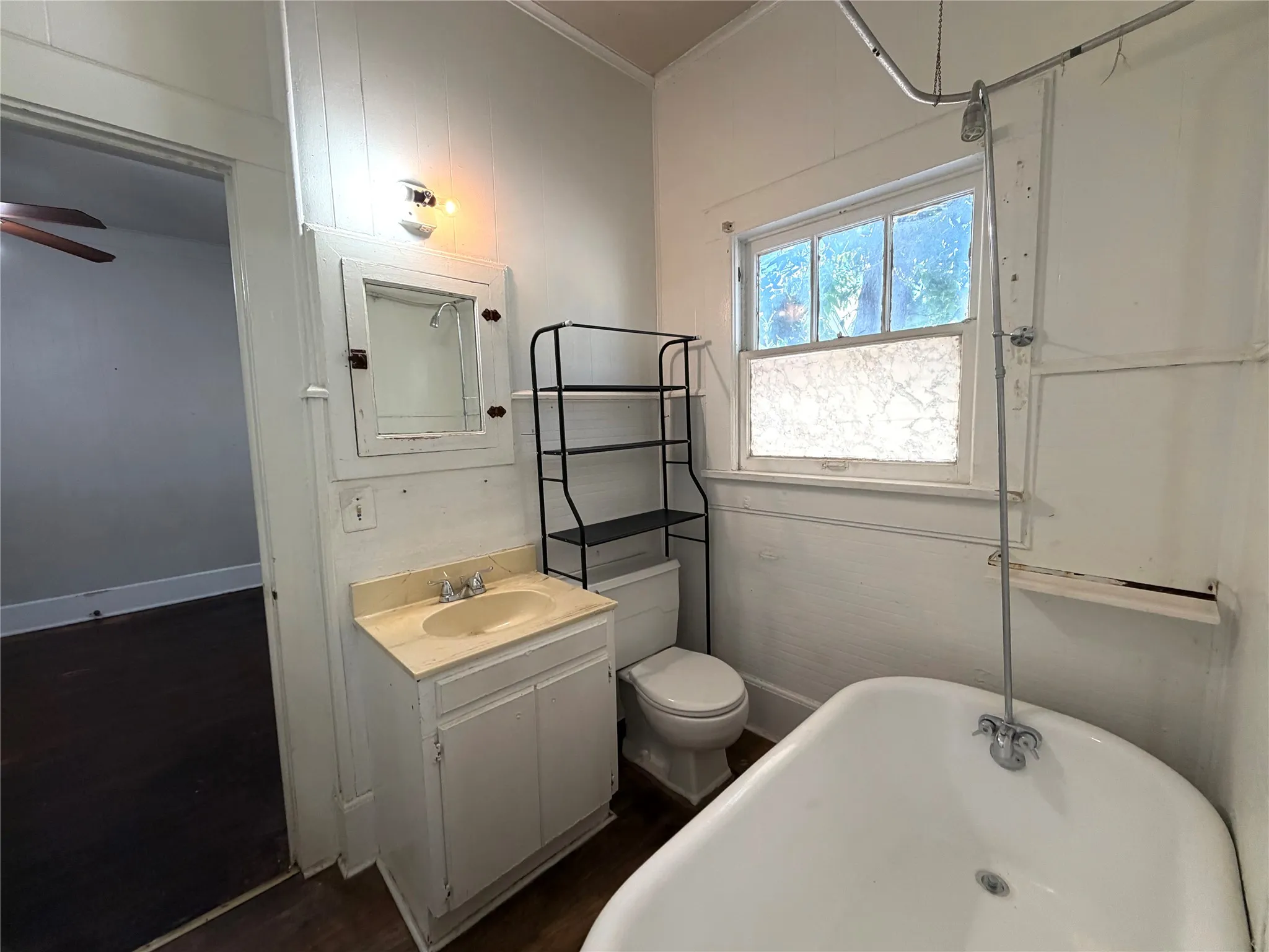 Townhouse For Rent in Denton County , 919 N Austin Street, Denton, Texas 76201, 2 Bedroom, 1 Bathroom, Garage spaces, 1,140 Sqft, built in 1955, mls#21396482, Real Estate Agent in Denton, Homes For Rent in Denton county, Homes For Rent in Denton, Realtor in Denton Texas, Real Estate Brokerage Independent Realty Texas, Luminita Cordes Realtor