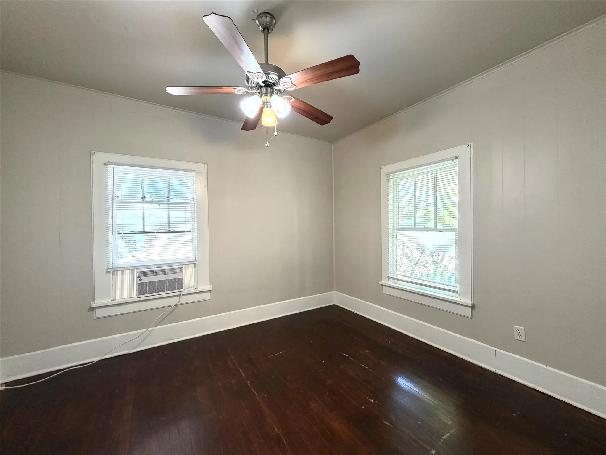 Townhouse For Rent in Denton County , 919 N Austin Street, Denton, Texas 76201, 2 Bedroom, 1 Bathroom, Garage spaces, 1,140 Sqft, built in 1955, mls#21396482, Real Estate Agent in Denton, Homes For Rent in Denton county, Homes For Rent in Denton, Realtor in Denton Texas, Real Estate Brokerage Independent Realty Texas, Luminita Cordes Realtor