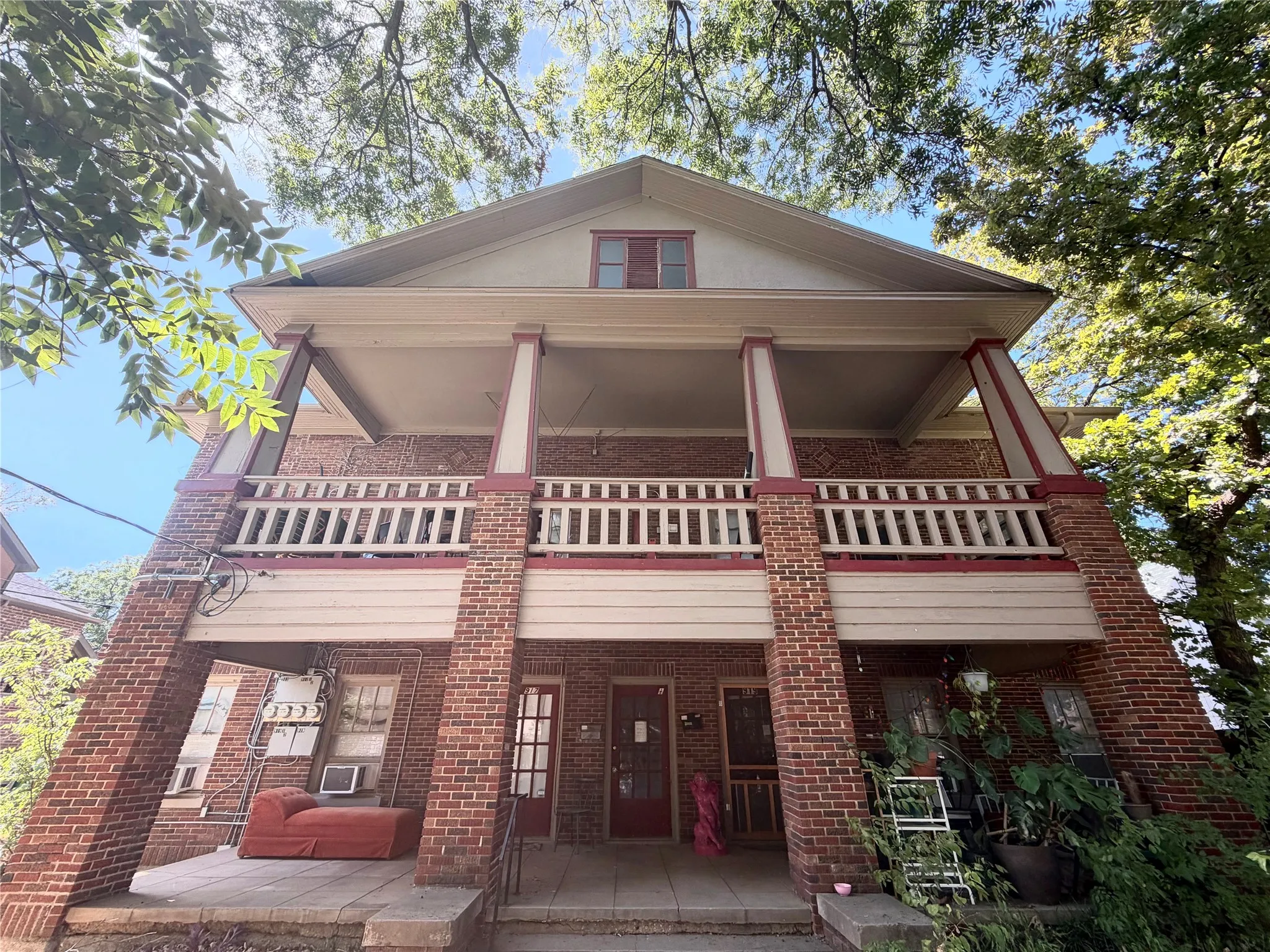 Townhouse For Rent in Denton County , 919 N Austin Street, Denton, Texas 76201, 2 Bedroom, 1 Bathroom, Garage spaces, 1,140 Sqft, built in 1955, mls#21396482, Real Estate Agent in Denton, Homes For Rent in Denton county, Homes For Rent in Denton, Realtor in Denton Texas, Real Estate Brokerage Independent Realty Texas, Luminita Cordes Realtor