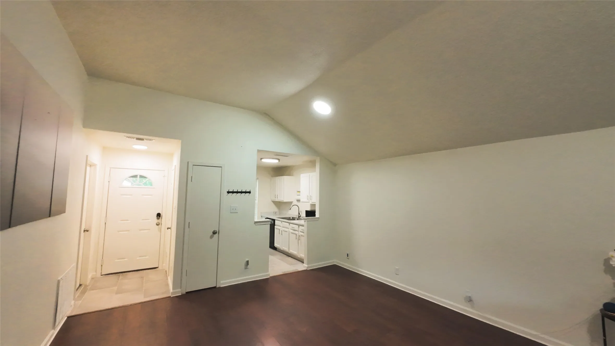 Single Family Residence For Rent in Tarrant County , 1404 Woodfern Drive, Arlington, Texas 76018, 3 Bedroom, 2 Bathroom, 2 Garage spaces, 1,184 Sqft, built in 1984, mls#21396311, Real Estate Agent in Arlington, Homes For Rent in Tarrant county, Homes For Rent in Arlington, Realtor in Arlington Texas, Real Estate Brokerage Independent Realty Texas, Luminita Cordes Realtor