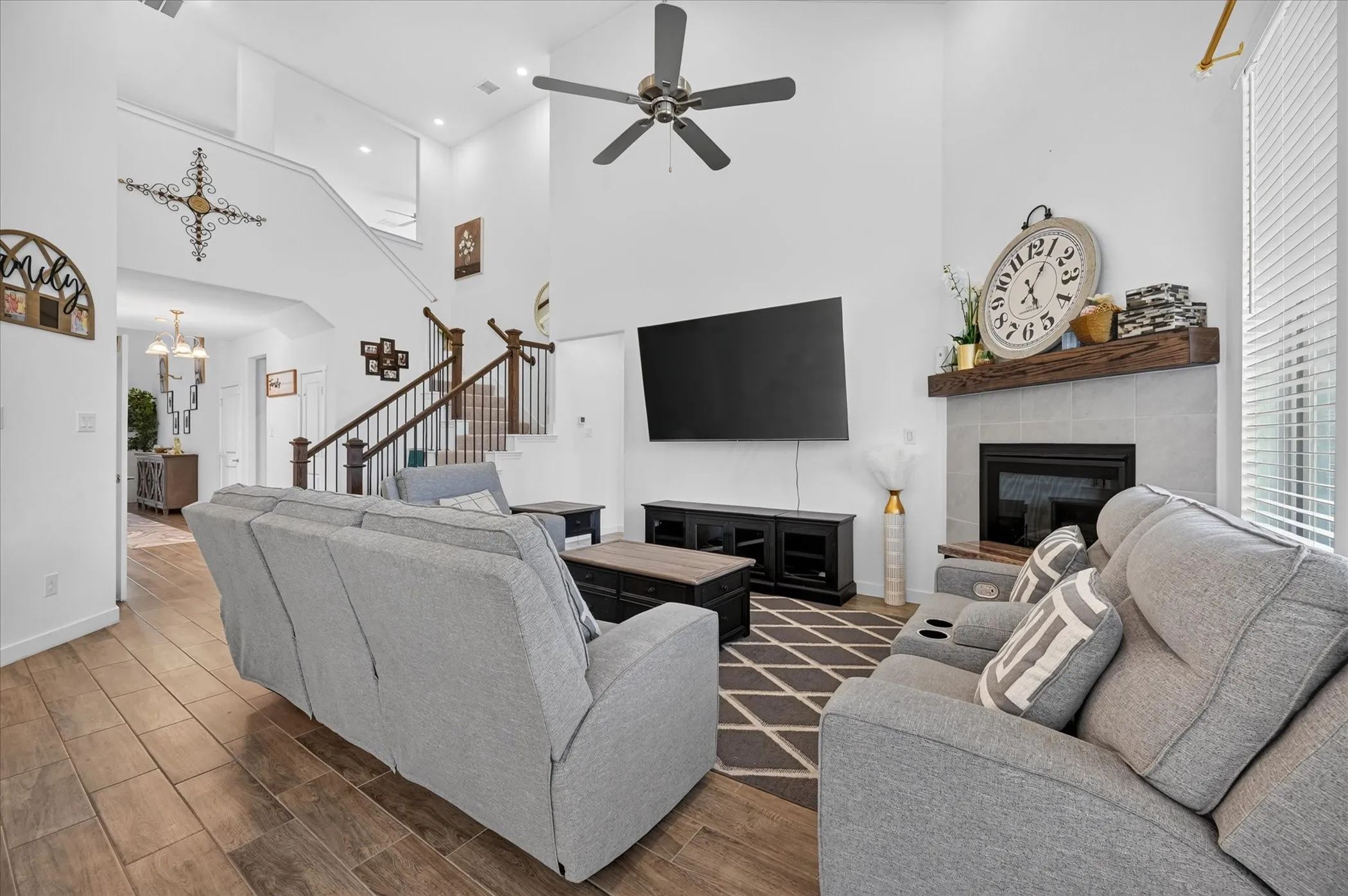 High ceilings and wood-finish tile flooring throughout the living space