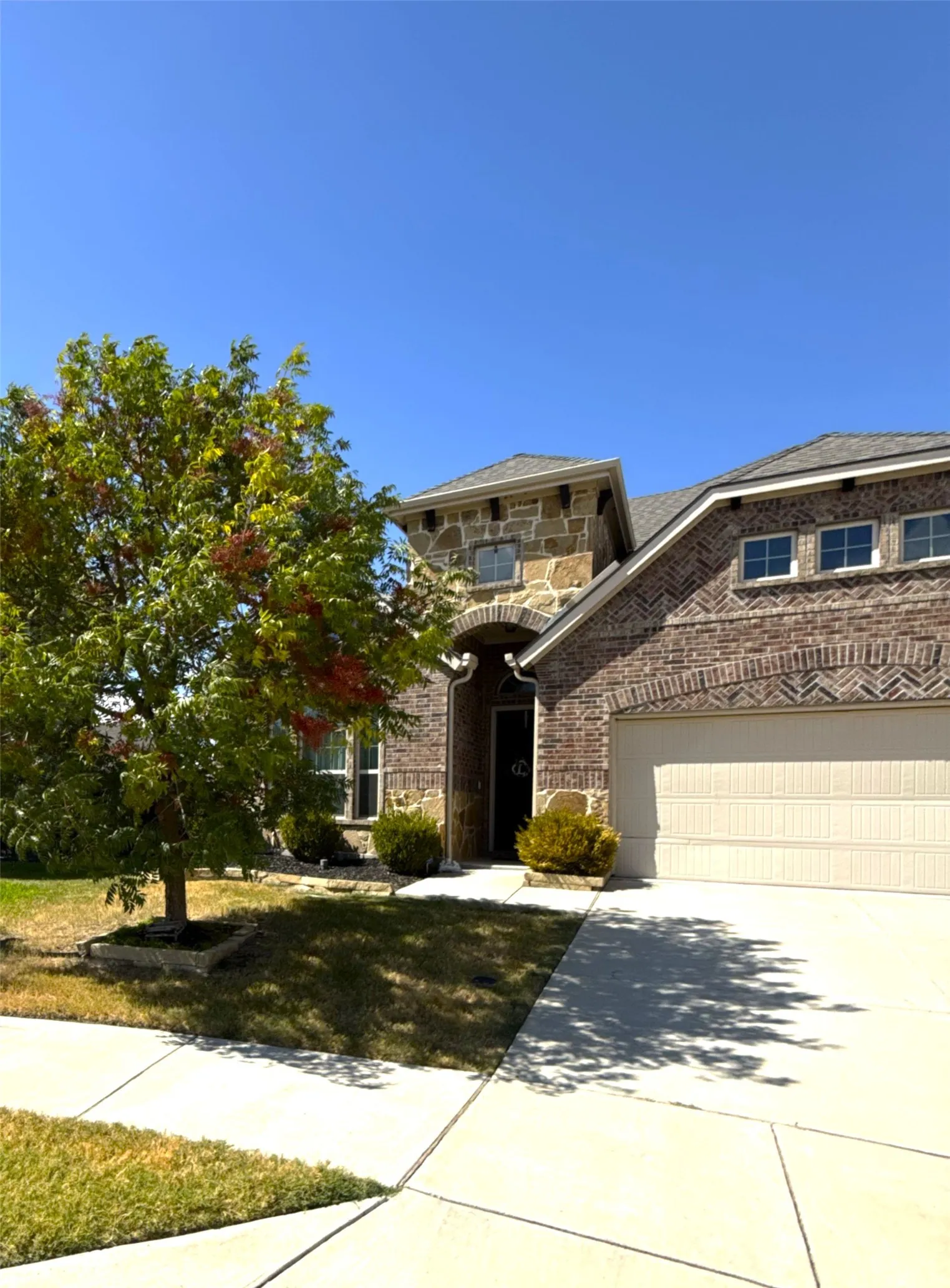 Single Family Residence For Sale in Denton County , 2000 Lake Mesa Court, Little Elm, Texas 75068, 4 Bedroom, 3 Bathroom, 2 Garage spaces, 2,873 Sqft, built in 2017, mls#21396485, Real Estate Agent in Little Elm, Homes For Sale in Denton county, Homes For Sale in Little Elm, Realtor in Little Elm Texas, Real Estate Brokerage Independent Realty Texas, Luminita Cordes Realtor