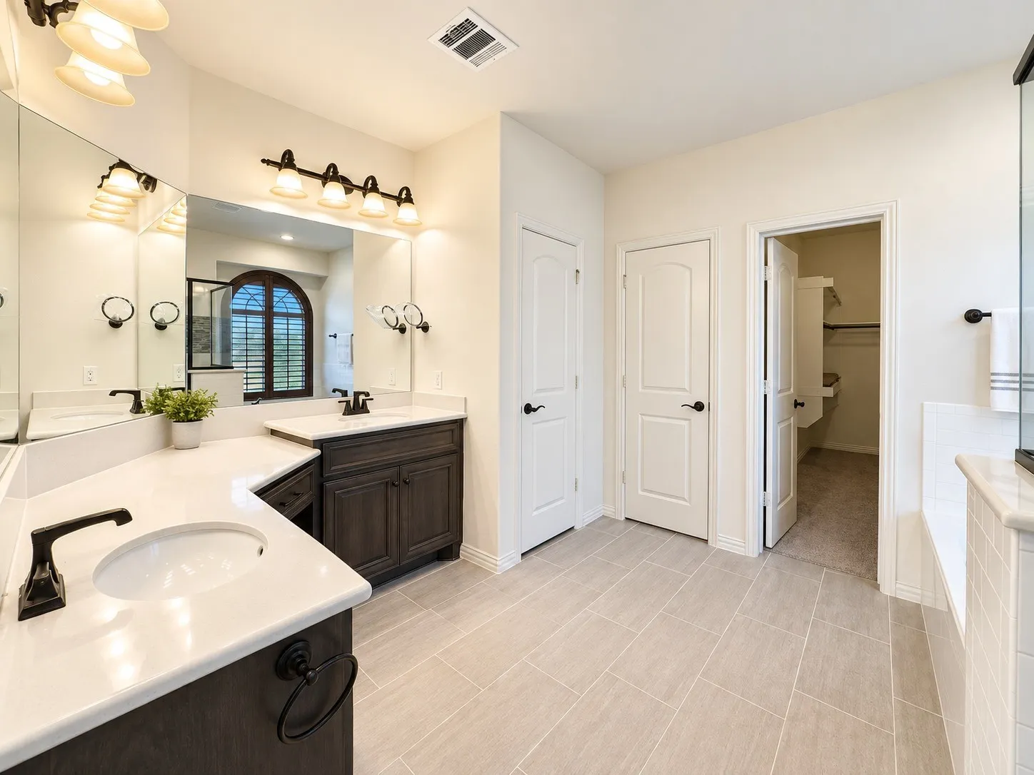 Single Family Residence For Sale in Denton County , 7720 Falcon Ridge Road, Denton, Texas 76208, 5 Bedroom, 4 Bathroom, 2 Garage spaces, 3,830 Sqft, built in 2020, mls#21396492, Real Estate Agent in Denton, Homes For Sale in Denton county, Homes For Sale in Denton, Realtor in Denton Texas, Real Estate Brokerage Independent Realty Texas, Luminita Cordes Realtor