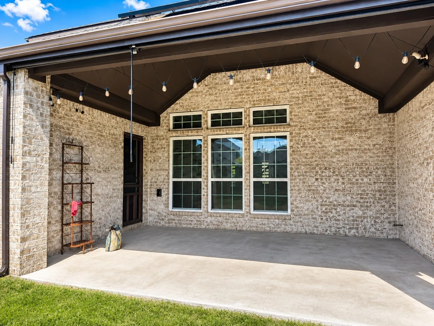 Single Family Residence For Sale in Denton County , 7720 Falcon Ridge Road, Denton, Texas 76208, 5 Bedroom, 4 Bathroom, 2 Garage spaces, 3,830 Sqft, built in 2020, mls#21396492, Real Estate Agent in Denton, Homes For Sale in Denton county, Homes For Sale in Denton, Realtor in Denton Texas, Real Estate Brokerage Independent Realty Texas, Luminita Cordes Realtor