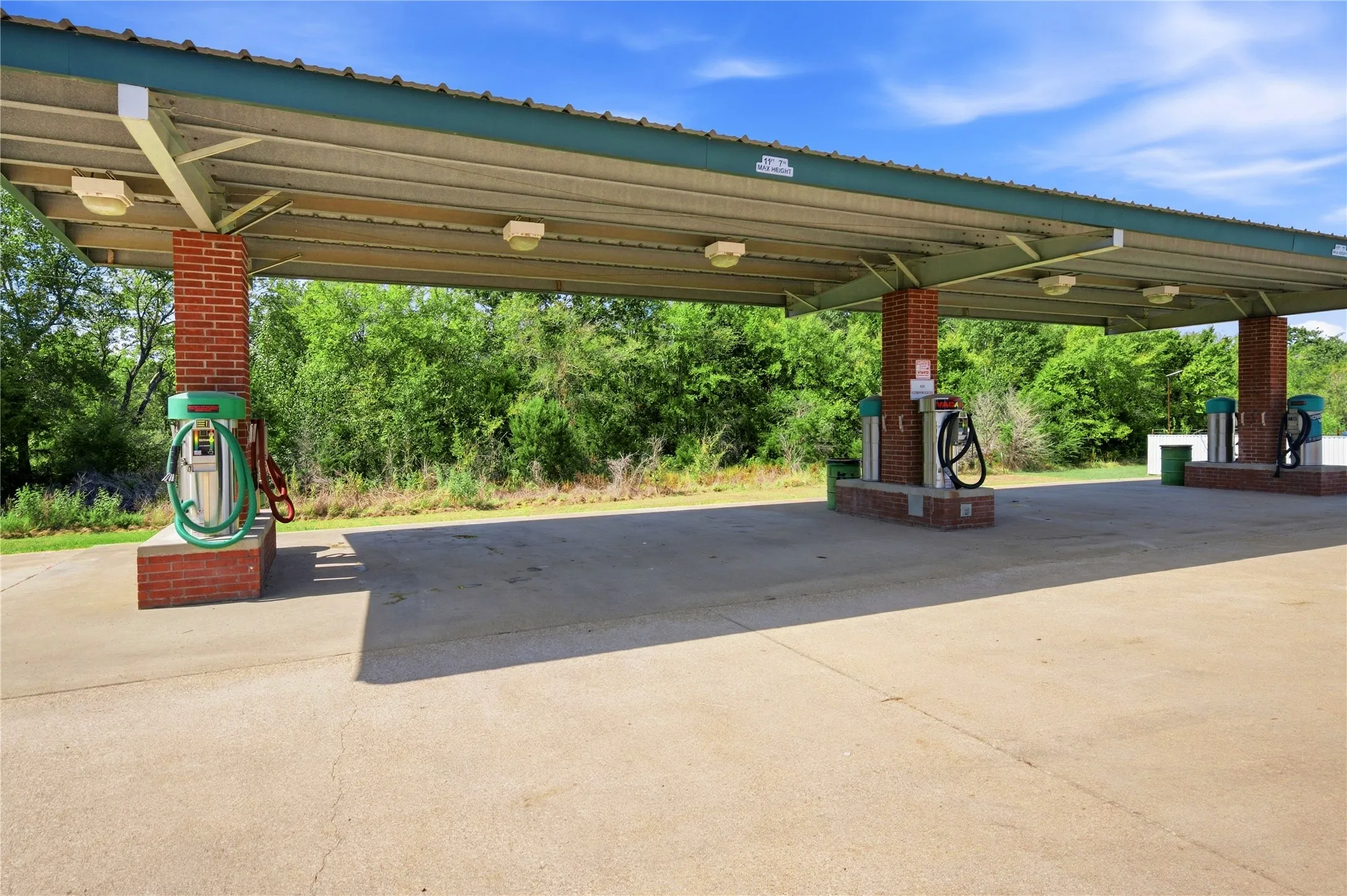 Business For Sale in Henderson County , 311 Us-175, Eustace, Texas 75124, 0, 0, Garage spaces, 0 Sqft, built in 2001, mls#21395089, Real Estate Agent in Eustace, Homes For Sale in Henderson county, Homes For Sale in Eustace, Realtor in Eustace Texas, Real Estate Brokerage Independent Realty Texas, Luminita Cordes Realtor