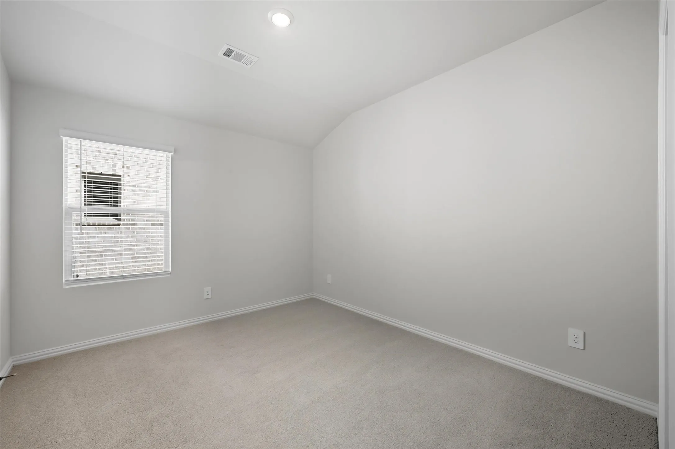 Single Family Residence For Rent in Tarrant County , 6605 Creek Edge Circle, Fort Worth, Texas 76036, 4 Bedroom, 3 Bathroom, 2 Garage spaces, 1,831 Sqft, built in 2025, mls#21396498, Real Estate Agent in Fort Worth, Homes For Rent in Tarrant county, Homes For Rent in Fort Worth, Realtor in Fort Worth Texas, Real Estate Brokerage Independent Realty Texas, Luminita Cordes Realtor