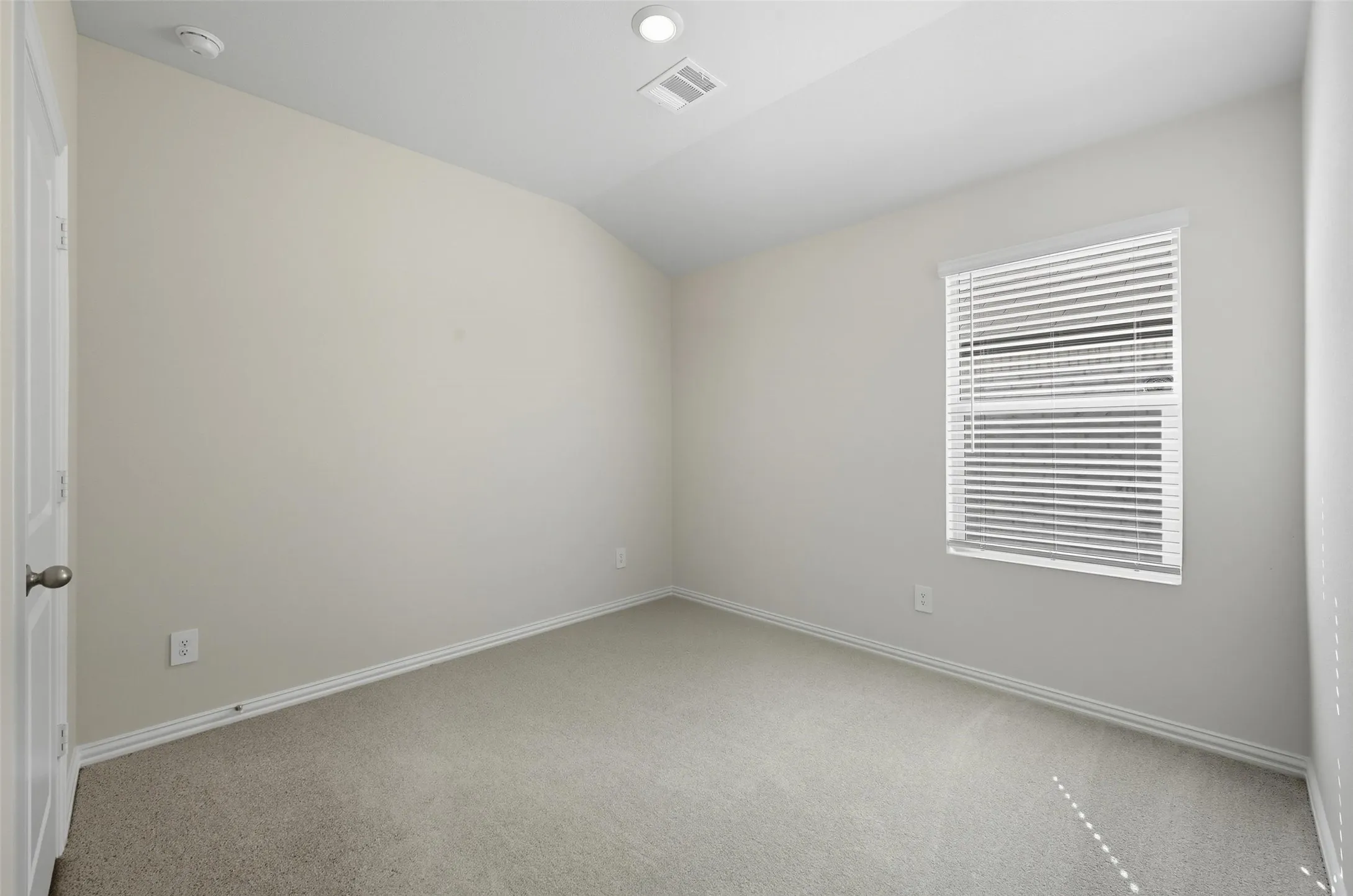 Single Family Residence For Rent in Tarrant County , 6605 Creek Edge Circle, Fort Worth, Texas 76036, 4 Bedroom, 3 Bathroom, 2 Garage spaces, 1,831 Sqft, built in 2025, mls#21396498, Real Estate Agent in Fort Worth, Homes For Rent in Tarrant county, Homes For Rent in Fort Worth, Realtor in Fort Worth Texas, Real Estate Brokerage Independent Realty Texas, Luminita Cordes Realtor
