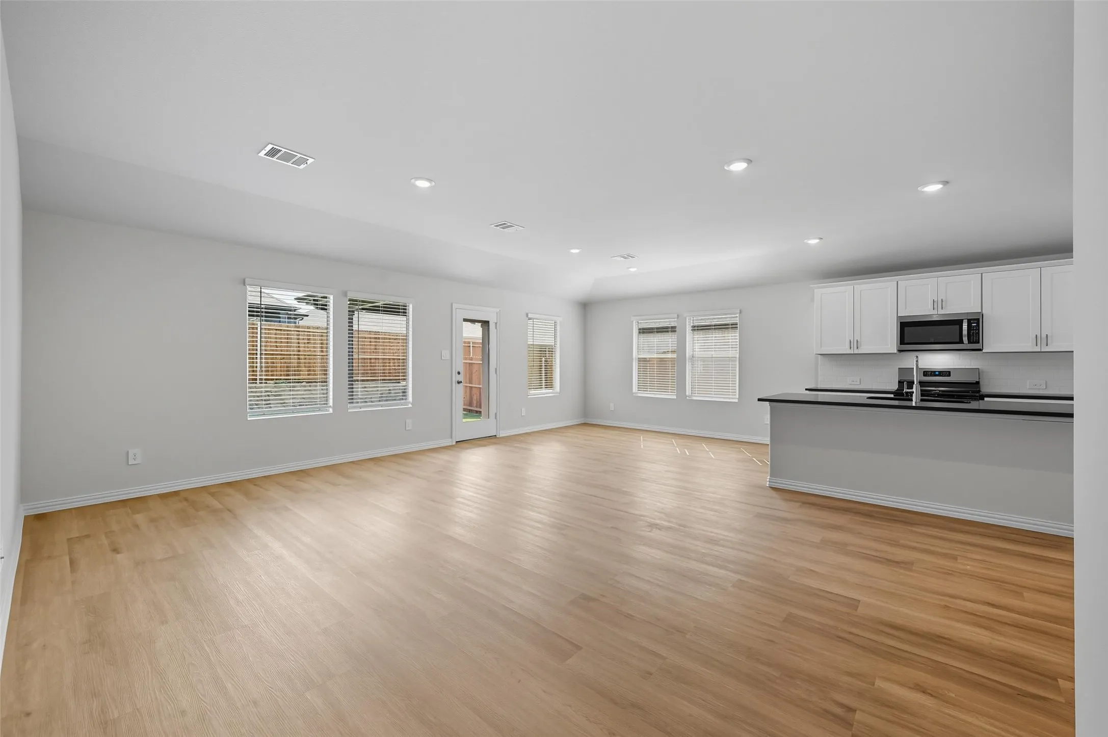 Single Family Residence For Rent in Tarrant County , 6605 Creek Edge Circle, Fort Worth, Texas 76036, 4 Bedroom, 3 Bathroom, 2 Garage spaces, 1,831 Sqft, built in 2025, mls#21396498, Real Estate Agent in Fort Worth, Homes For Rent in Tarrant county, Homes For Rent in Fort Worth, Realtor in Fort Worth Texas, Real Estate Brokerage Independent Realty Texas, Luminita Cordes Realtor