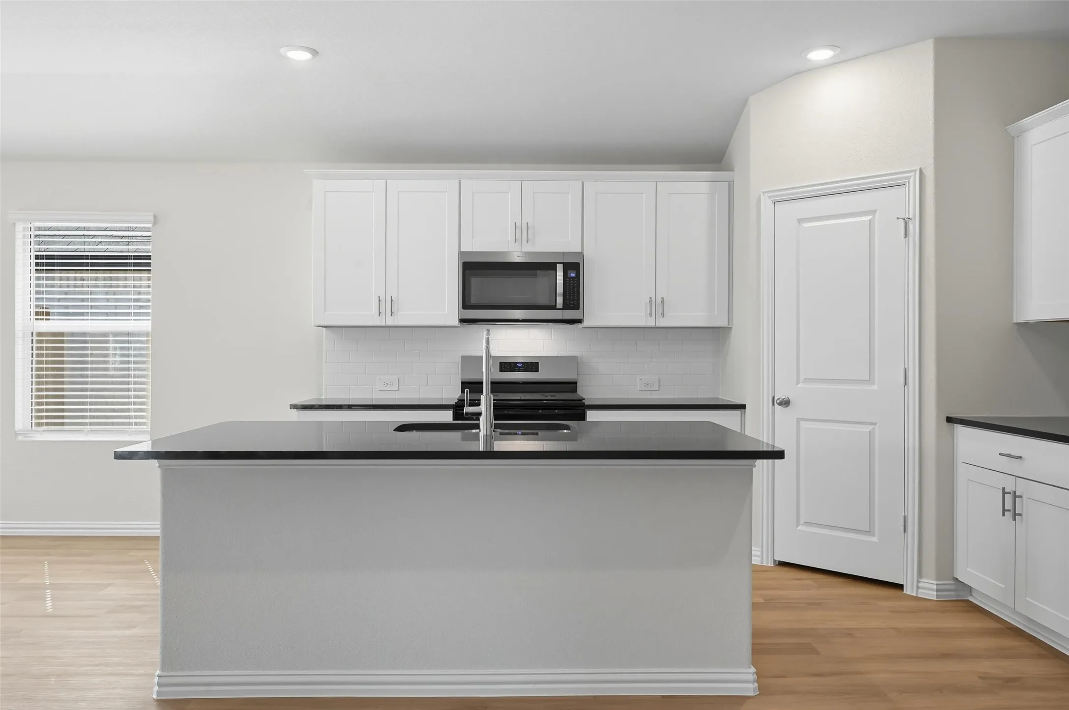 Single Family Residence For Rent in Tarrant County , 6605 Creek Edge Circle, Fort Worth, Texas 76036, 4 Bedroom, 3 Bathroom, 2 Garage spaces, 1,831 Sqft, built in 2025, mls#21396498, Real Estate Agent in Fort Worth, Homes For Rent in Tarrant county, Homes For Rent in Fort Worth, Realtor in Fort Worth Texas, Real Estate Brokerage Independent Realty Texas, Luminita Cordes Realtor