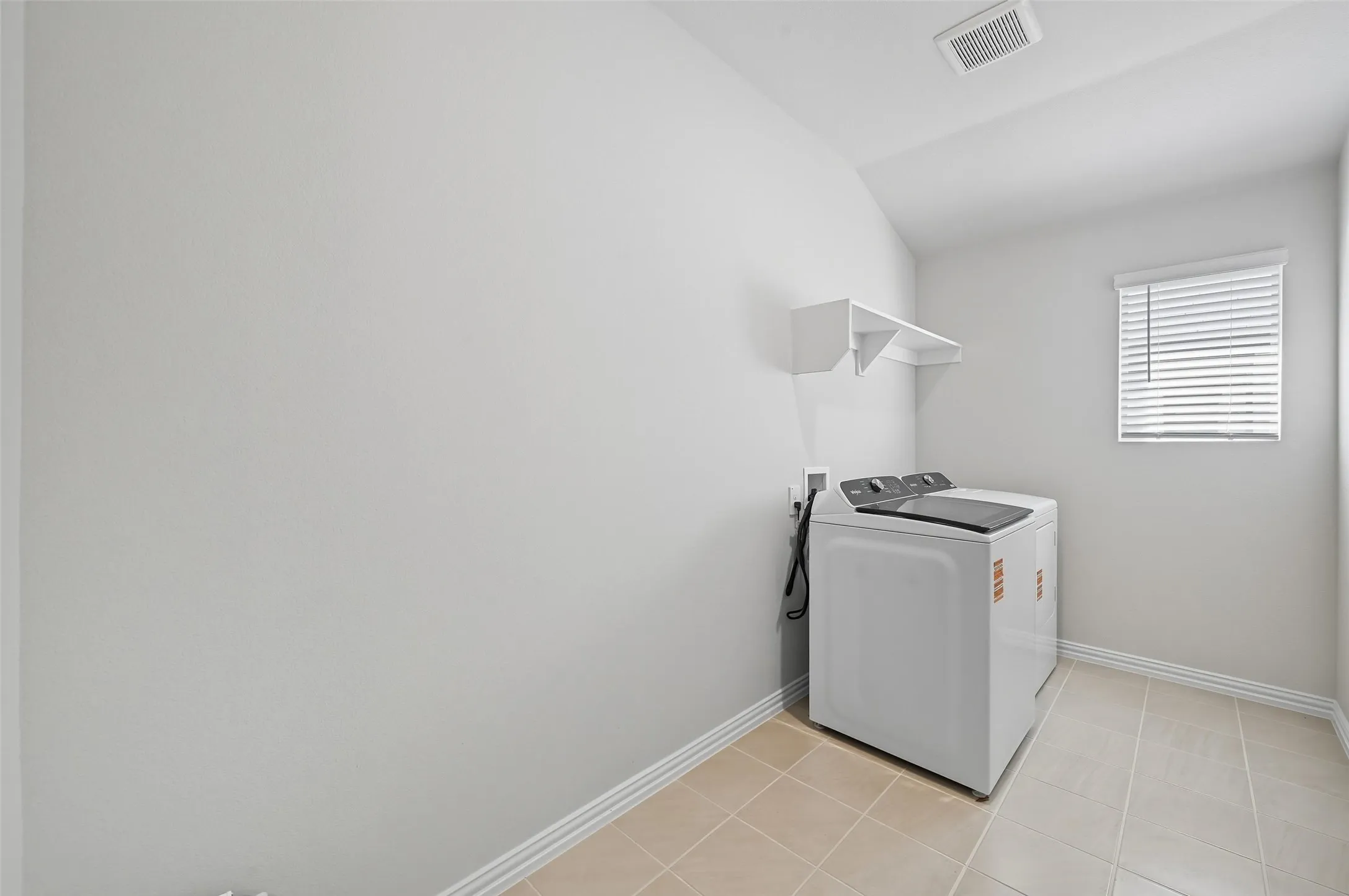 Single Family Residence For Rent in Tarrant County , 6605 Creek Edge Circle, Fort Worth, Texas 76036, 4 Bedroom, 3 Bathroom, 2 Garage spaces, 1,831 Sqft, built in 2025, mls#21396498, Real Estate Agent in Fort Worth, Homes For Rent in Tarrant county, Homes For Rent in Fort Worth, Realtor in Fort Worth Texas, Real Estate Brokerage Independent Realty Texas, Luminita Cordes Realtor