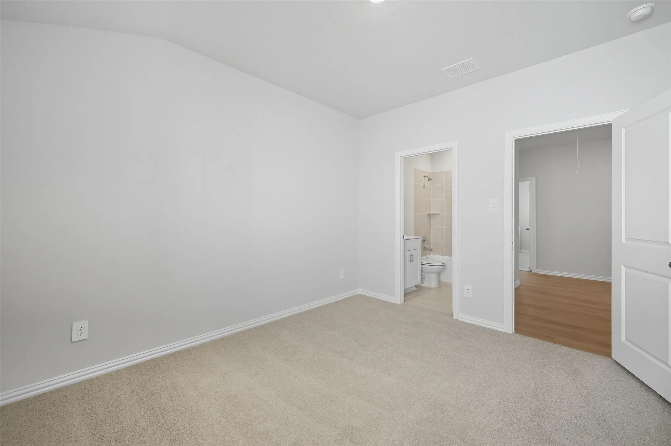 Single Family Residence For Rent in Tarrant County , 6605 Creek Edge Circle, Fort Worth, Texas 76036, 4 Bedroom, 3 Bathroom, 2 Garage spaces, 1,831 Sqft, built in 2025, mls#21396498, Real Estate Agent in Fort Worth, Homes For Rent in Tarrant county, Homes For Rent in Fort Worth, Realtor in Fort Worth Texas, Real Estate Brokerage Independent Realty Texas, Luminita Cordes Realtor