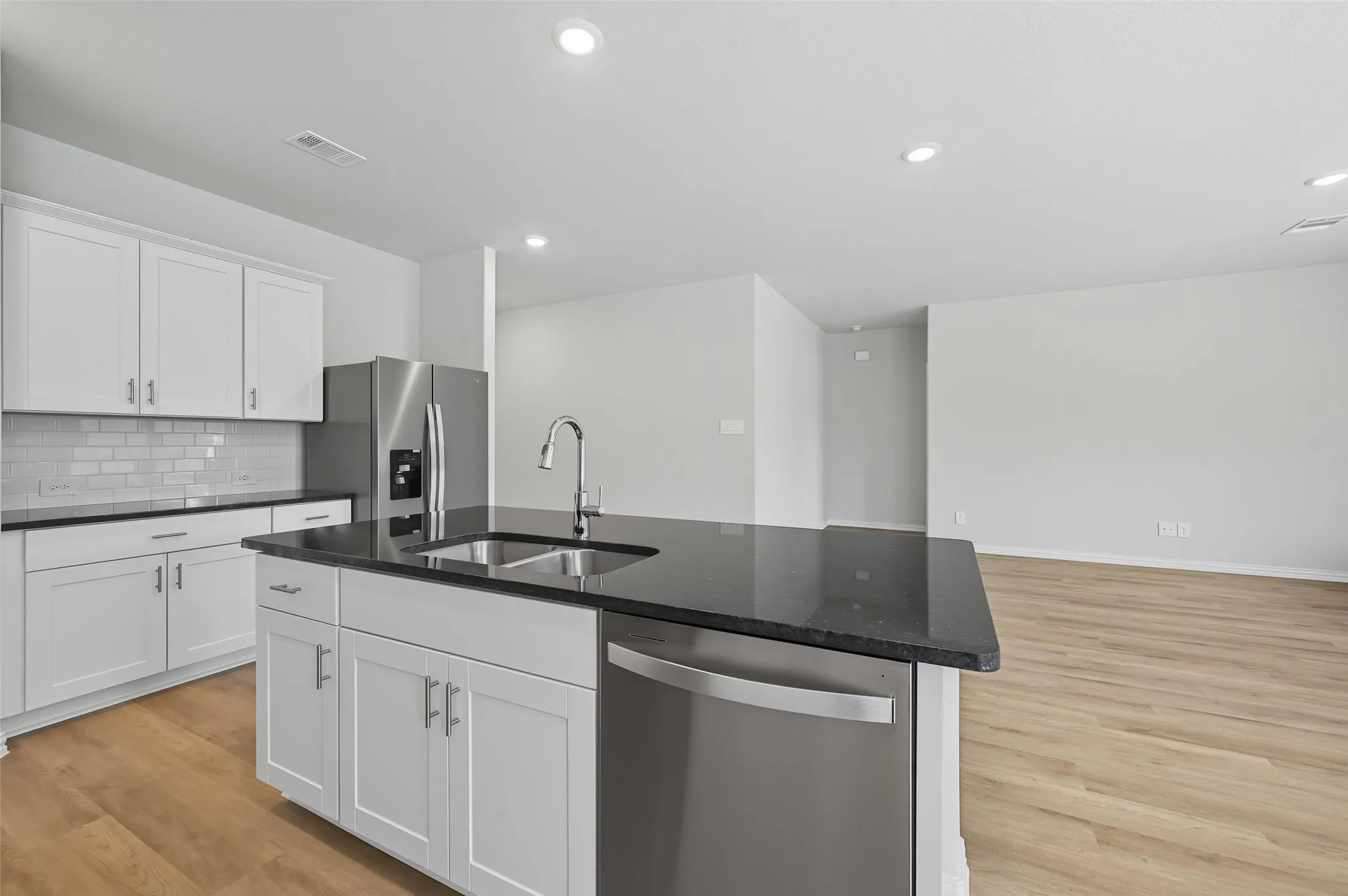Single Family Residence For Rent in Tarrant County , 6605 Creek Edge Circle, Fort Worth, Texas 76036, 4 Bedroom, 3 Bathroom, 2 Garage spaces, 1,831 Sqft, built in 2025, mls#21396498, Real Estate Agent in Fort Worth, Homes For Rent in Tarrant county, Homes For Rent in Fort Worth, Realtor in Fort Worth Texas, Real Estate Brokerage Independent Realty Texas, Luminita Cordes Realtor