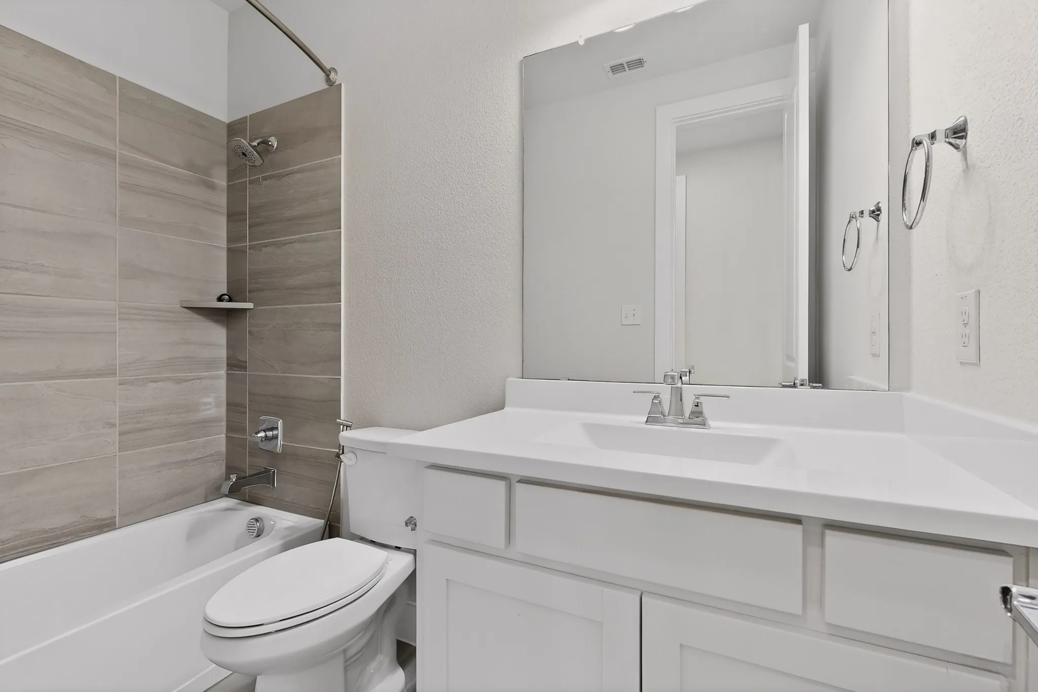 Guest Bathroom - 1 - Downstairs