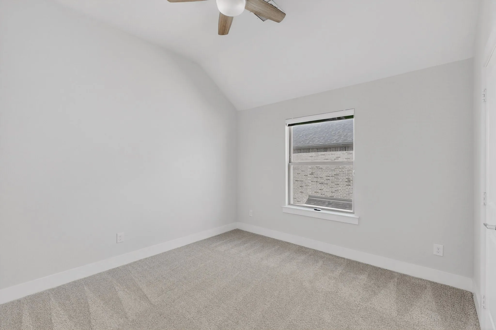 Guest Bedroom - 4 - Upstairs