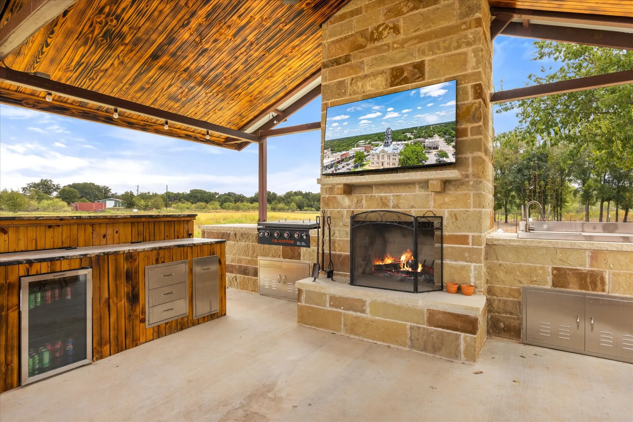 Outdoor living space provides everything you need to entertain, or just relax.