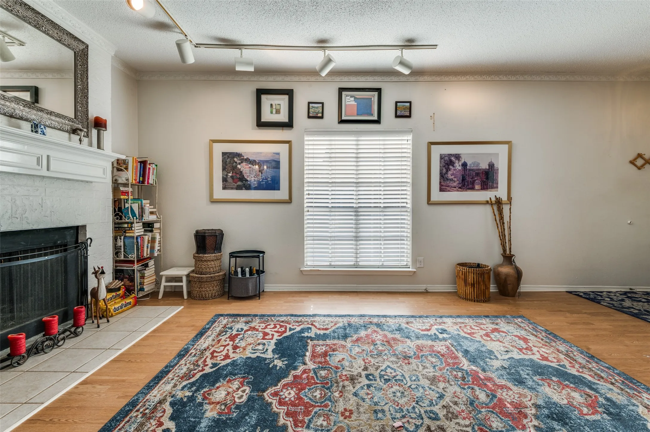 Condominium For Sale in Tarrant County , 4430 Harlanwood Drive N 209, Fort Worth, Texas 76109, 1 Bedroom, 1 Bathroom, Garage spaces, 915 Sqft, built in 1969, mls#21396065, Real Estate Agent in Fort Worth, Homes For Sale in Tarrant county, Homes For Sale in Fort Worth, Realtor in Fort Worth Texas, Real Estate Brokerage Independent Realty Texas, Luminita Cordes Realtor