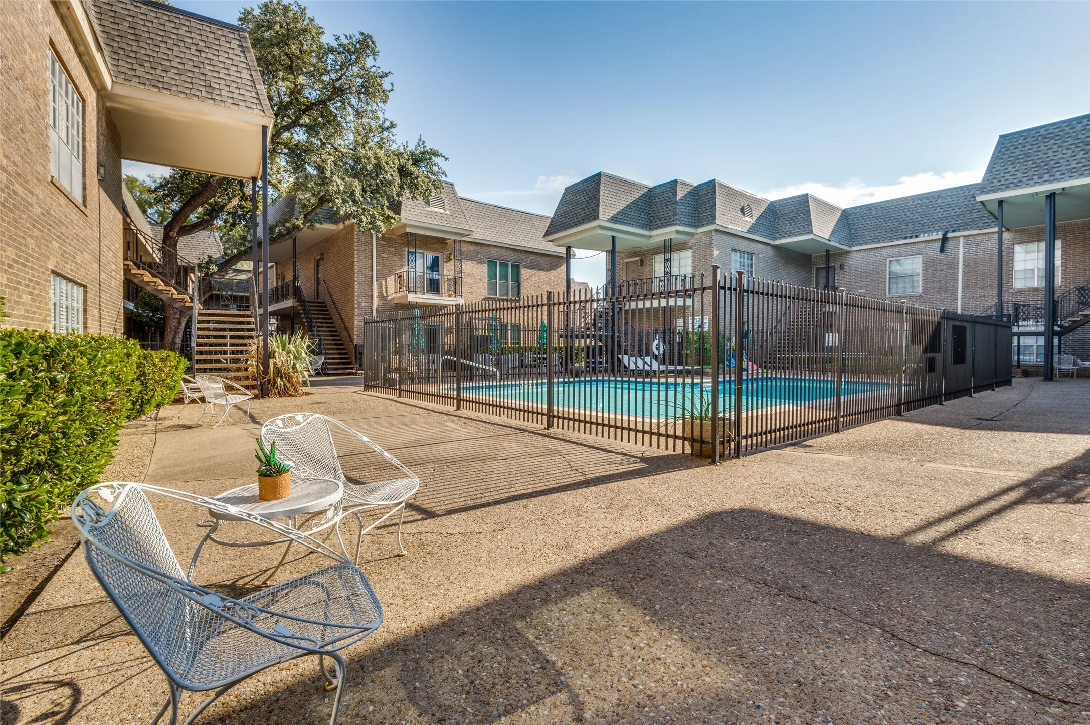 Condominium For Sale in Tarrant County , 4430 Harlanwood Drive N 209, Fort Worth, Texas 76109, 1 Bedroom, 1 Bathroom, Garage spaces, 915 Sqft, built in 1969, mls#21396065, Real Estate Agent in Fort Worth, Homes For Sale in Tarrant county, Homes For Sale in Fort Worth, Realtor in Fort Worth Texas, Real Estate Brokerage Independent Realty Texas, Luminita Cordes Realtor