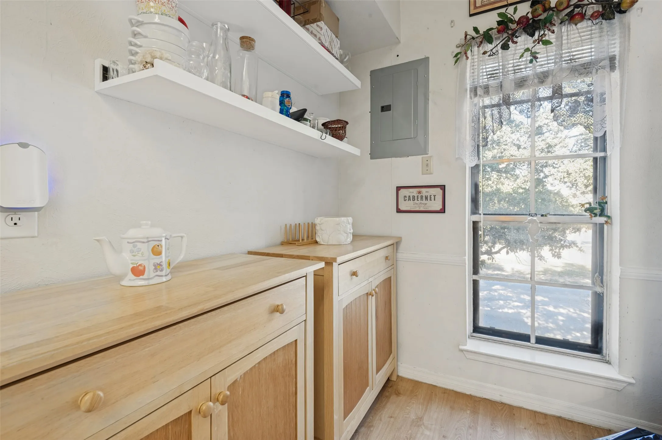Condominium For Sale in Tarrant County , 4430 Harlanwood Drive N 209, Fort Worth, Texas 76109, 1 Bedroom, 1 Bathroom, Garage spaces, 915 Sqft, built in 1969, mls#21396065, Real Estate Agent in Fort Worth, Homes For Sale in Tarrant county, Homes For Sale in Fort Worth, Realtor in Fort Worth Texas, Real Estate Brokerage Independent Realty Texas, Luminita Cordes Realtor
