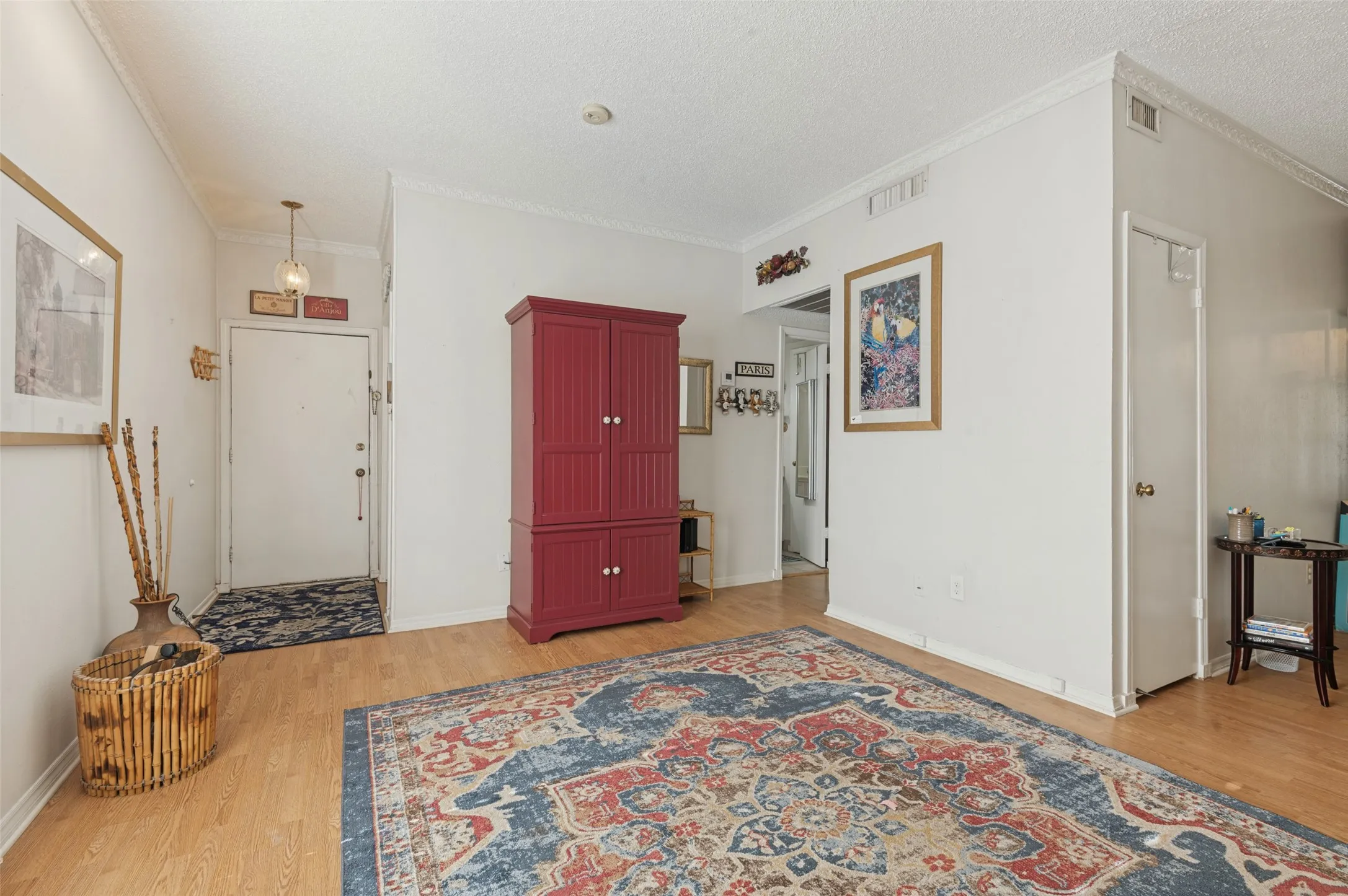 Condominium For Sale in Tarrant County , 4430 Harlanwood Drive N 209, Fort Worth, Texas 76109, 1 Bedroom, 1 Bathroom, Garage spaces, 915 Sqft, built in 1969, mls#21396065, Real Estate Agent in Fort Worth, Homes For Sale in Tarrant county, Homes For Sale in Fort Worth, Realtor in Fort Worth Texas, Real Estate Brokerage Independent Realty Texas, Luminita Cordes Realtor