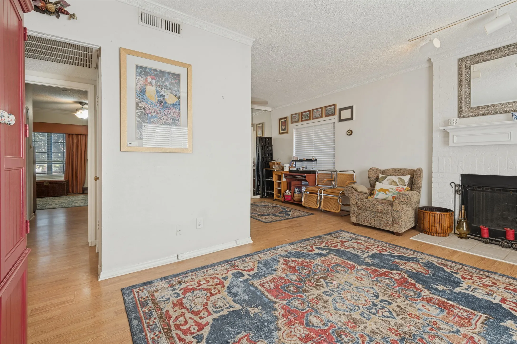 Condominium For Sale in Tarrant County , 4430 Harlanwood Drive N 209, Fort Worth, Texas 76109, 1 Bedroom, 1 Bathroom, Garage spaces, 915 Sqft, built in 1969, mls#21396065, Real Estate Agent in Fort Worth, Homes For Sale in Tarrant county, Homes For Sale in Fort Worth, Realtor in Fort Worth Texas, Real Estate Brokerage Independent Realty Texas, Luminita Cordes Realtor