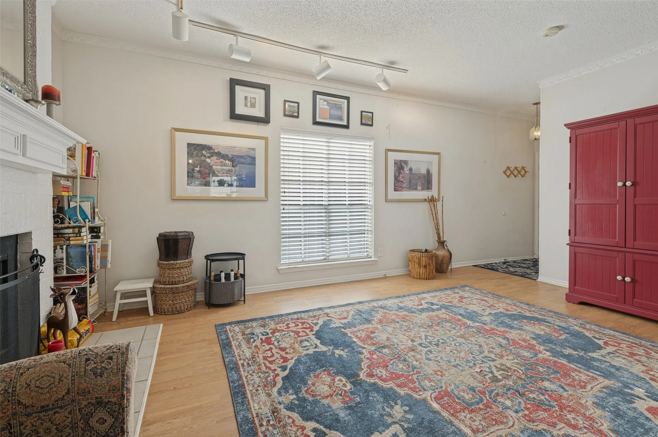Condominium For Sale in Tarrant County , 4430 Harlanwood Drive N 209, Fort Worth, Texas 76109, 1 Bedroom, 1 Bathroom, Garage spaces, 915 Sqft, built in 1969, mls#21396065, Real Estate Agent in Fort Worth, Homes For Sale in Tarrant county, Homes For Sale in Fort Worth, Realtor in Fort Worth Texas, Real Estate Brokerage Independent Realty Texas, Luminita Cordes Realtor
