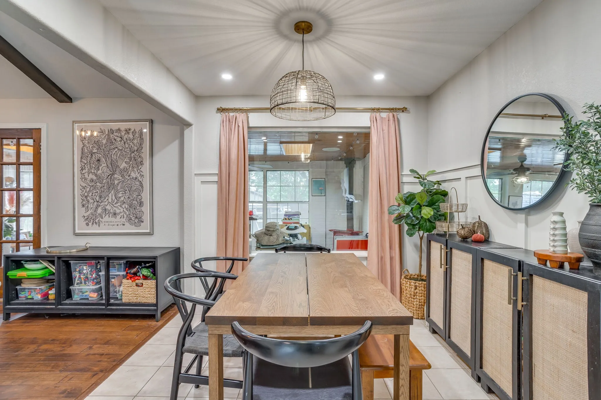 Single Family Residence For Sale in Tarrant County , 6404 Lavano Drive, Edgecliff Village, Texas 76134, 3 Bedroom, 2 Bathroom, 2 Garage spaces, 1,883 Sqft, built in 1974, mls#21393502, Real Estate Agent in Edgecliff Village, Homes For Sale in Tarrant county, Homes For Sale in Edgecliff Village, Realtor in Edgecliff Village Texas, Real Estate Brokerage Independent Realty Texas, Luminita Cordes Realtor