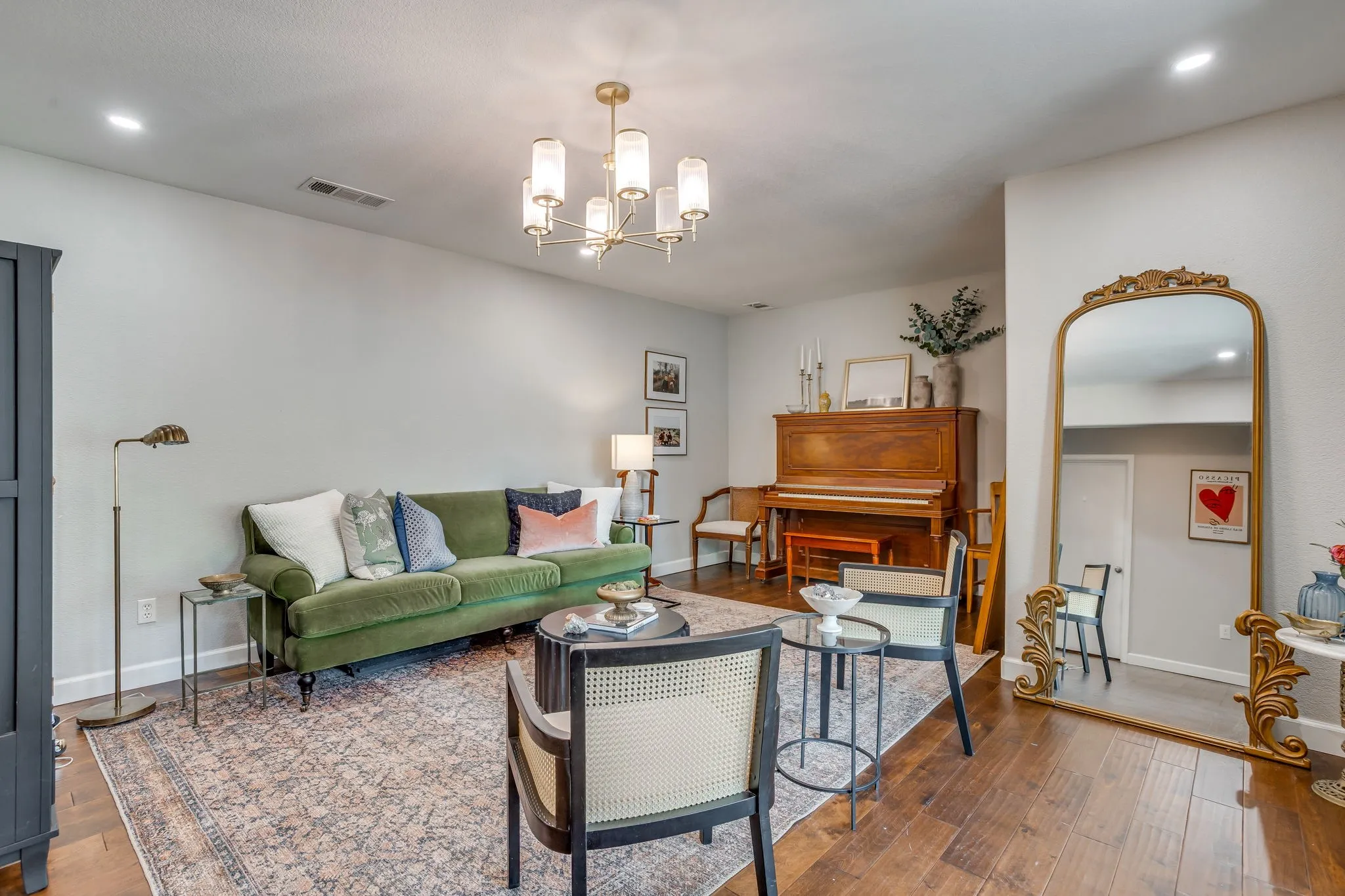 Single Family Residence For Sale in Tarrant County , 6404 Lavano Drive, Edgecliff Village, Texas 76134, 3 Bedroom, 2 Bathroom, 2 Garage spaces, 1,883 Sqft, built in 1974, mls#21393502, Real Estate Agent in Edgecliff Village, Homes For Sale in Tarrant county, Homes For Sale in Edgecliff Village, Realtor in Edgecliff Village Texas, Real Estate Brokerage Independent Realty Texas, Luminita Cordes Realtor