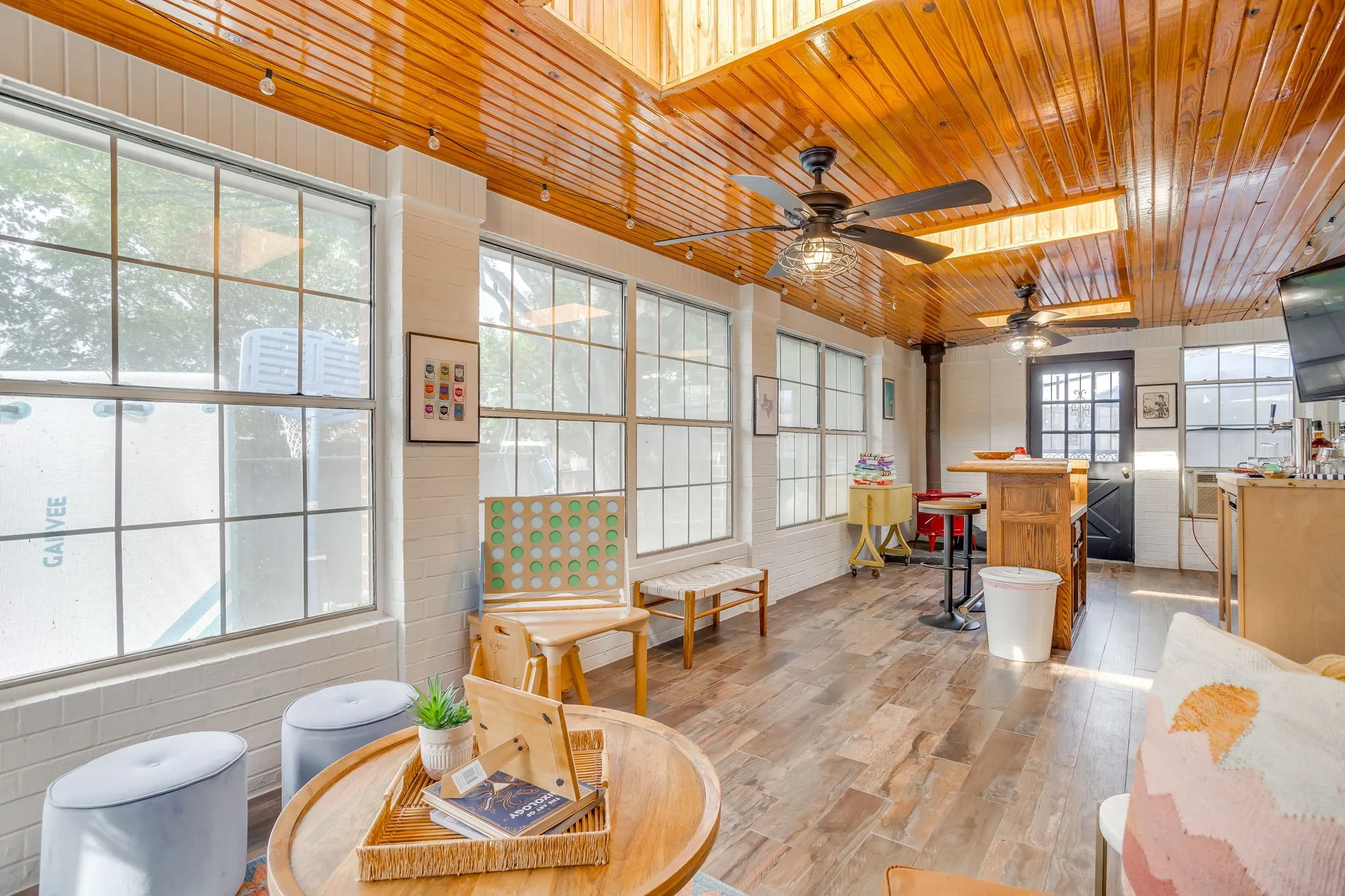 Single Family Residence For Sale in Tarrant County , 6404 Lavano Drive, Edgecliff Village, Texas 76134, 3 Bedroom, 2 Bathroom, 2 Garage spaces, 1,883 Sqft, built in 1974, mls#21393502, Real Estate Agent in Edgecliff Village, Homes For Sale in Tarrant county, Homes For Sale in Edgecliff Village, Realtor in Edgecliff Village Texas, Real Estate Brokerage Independent Realty Texas, Luminita Cordes Realtor
