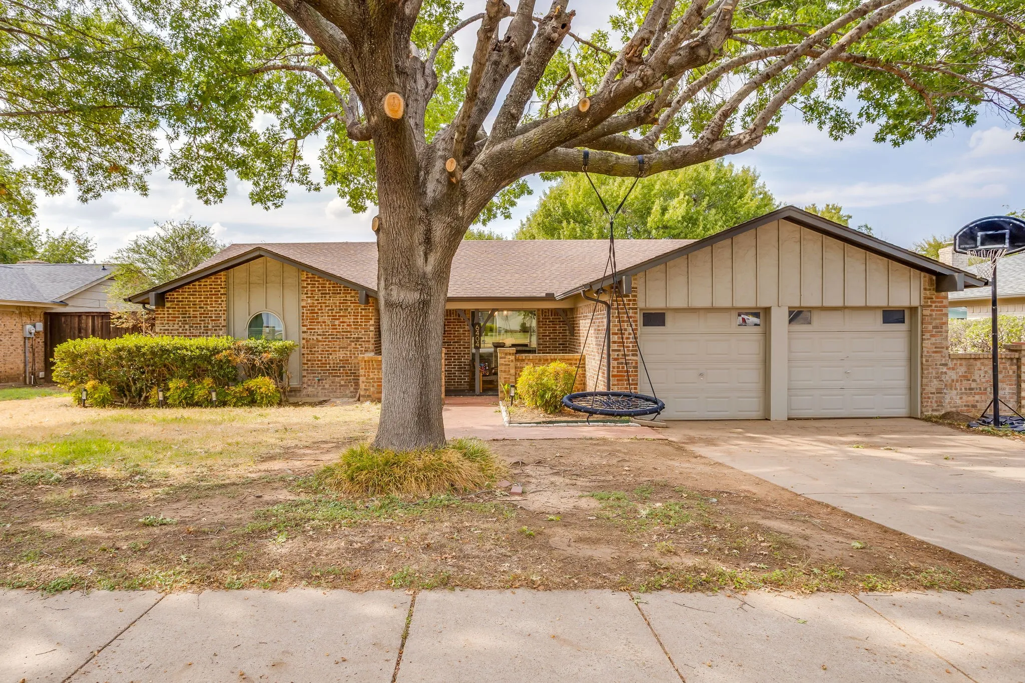 Single Family Residence For Sale in Tarrant County , 6404 Lavano Drive, Edgecliff Village, Texas 76134, 3 Bedroom, 2 Bathroom, 2 Garage spaces, 1,883 Sqft, built in 1974, mls#21393502, Real Estate Agent in Edgecliff Village, Homes For Sale in Tarrant county, Homes For Sale in Edgecliff Village, Realtor in Edgecliff Village Texas, Real Estate Brokerage Independent Realty Texas, Luminita Cordes Realtor
