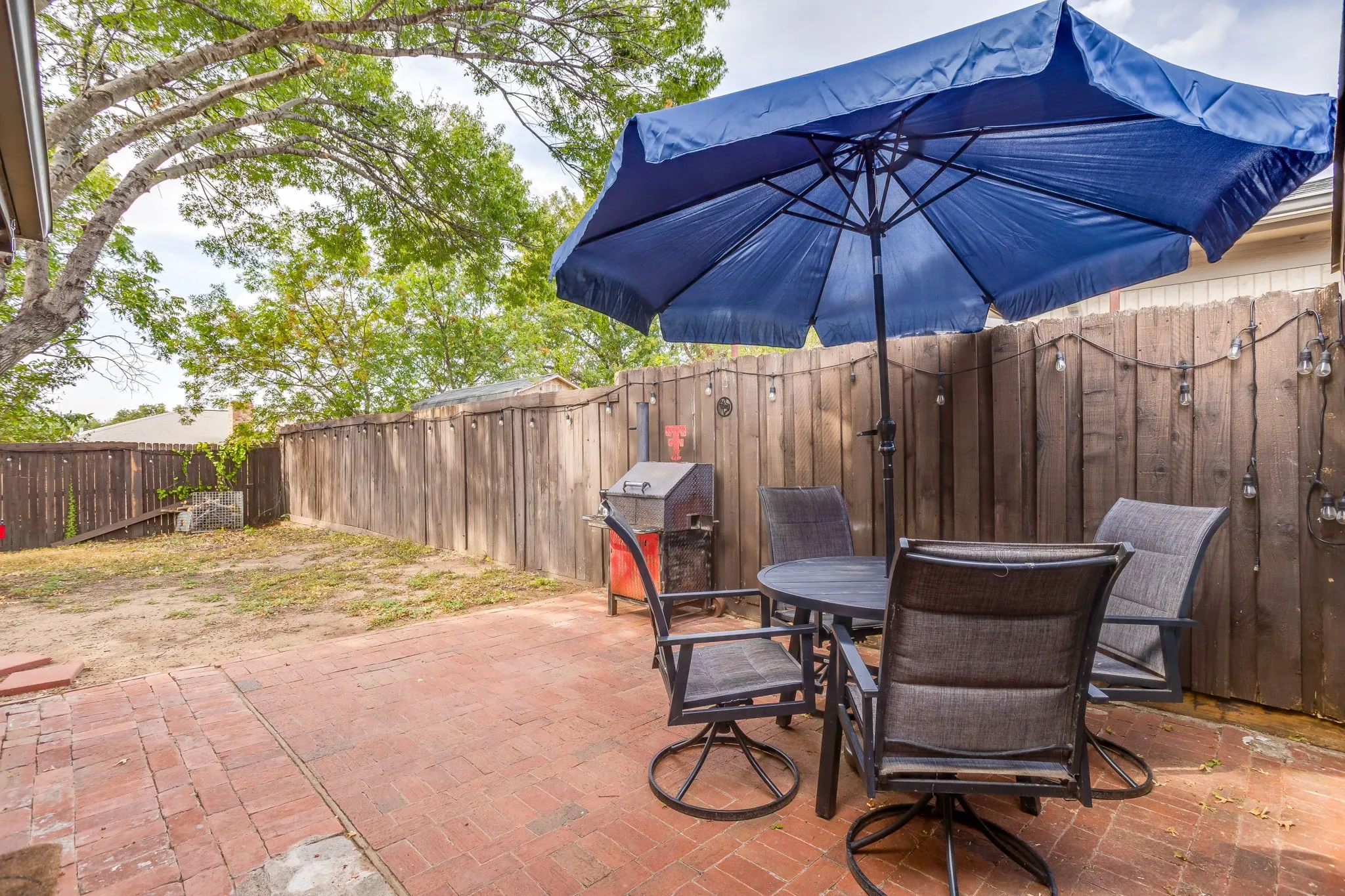 Single Family Residence For Sale in Tarrant County , 6404 Lavano Drive, Edgecliff Village, Texas 76134, 3 Bedroom, 2 Bathroom, 2 Garage spaces, 1,883 Sqft, built in 1974, mls#21393502, Real Estate Agent in Edgecliff Village, Homes For Sale in Tarrant county, Homes For Sale in Edgecliff Village, Realtor in Edgecliff Village Texas, Real Estate Brokerage Independent Realty Texas, Luminita Cordes Realtor