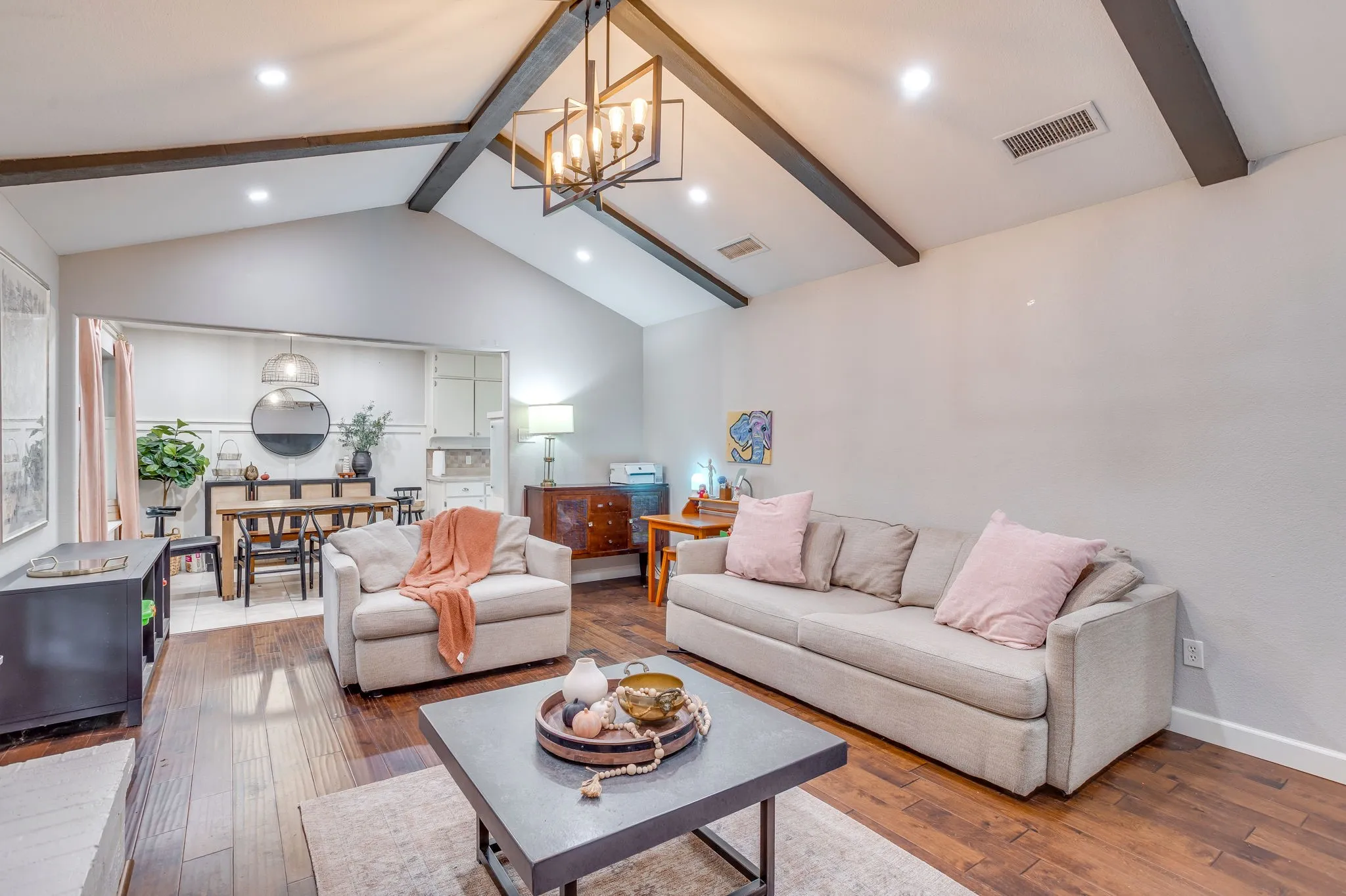 Single Family Residence For Sale in Tarrant County , 6404 Lavano Drive, Edgecliff Village, Texas 76134, 3 Bedroom, 2 Bathroom, 2 Garage spaces, 1,883 Sqft, built in 1974, mls#21393502, Real Estate Agent in Edgecliff Village, Homes For Sale in Tarrant county, Homes For Sale in Edgecliff Village, Realtor in Edgecliff Village Texas, Real Estate Brokerage Independent Realty Texas, Luminita Cordes Realtor