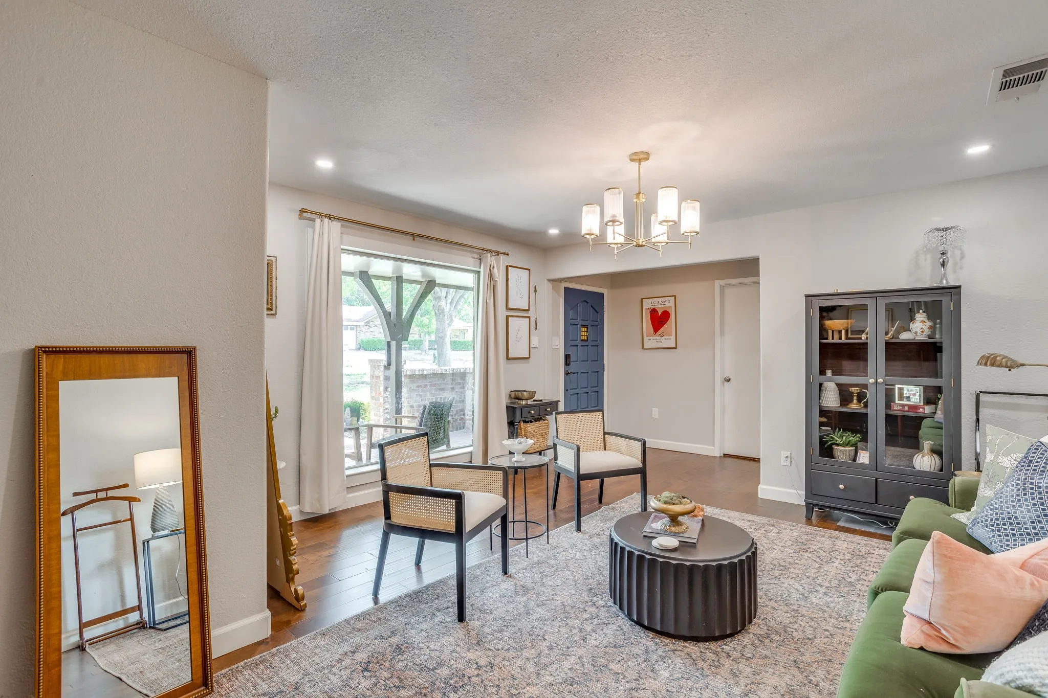 Single Family Residence For Sale in Tarrant County , 6404 Lavano Drive, Edgecliff Village, Texas 76134, 3 Bedroom, 2 Bathroom, 2 Garage spaces, 1,883 Sqft, built in 1974, mls#21393502, Real Estate Agent in Edgecliff Village, Homes For Sale in Tarrant county, Homes For Sale in Edgecliff Village, Realtor in Edgecliff Village Texas, Real Estate Brokerage Independent Realty Texas, Luminita Cordes Realtor