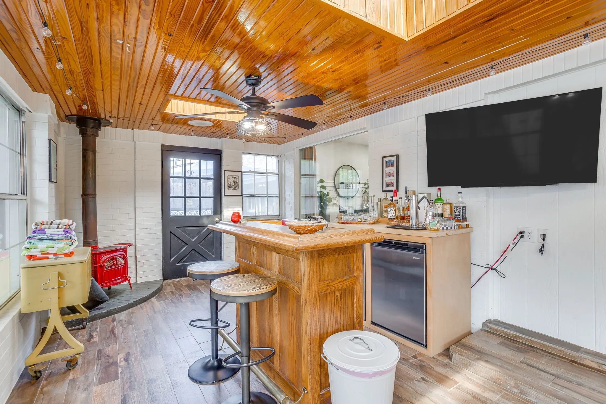 Single Family Residence For Sale in Tarrant County , 6404 Lavano Drive, Edgecliff Village, Texas 76134, 3 Bedroom, 2 Bathroom, 2 Garage spaces, 1,883 Sqft, built in 1974, mls#21393502, Real Estate Agent in Edgecliff Village, Homes For Sale in Tarrant county, Homes For Sale in Edgecliff Village, Realtor in Edgecliff Village Texas, Real Estate Brokerage Independent Realty Texas, Luminita Cordes Realtor